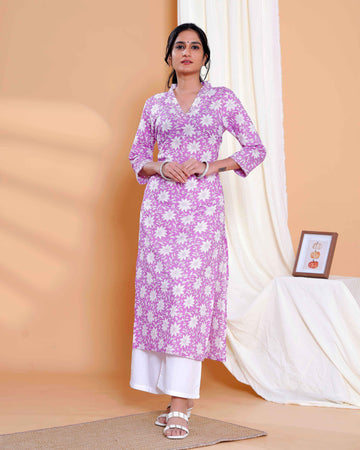Floral Print Straight Kurta with V-Neck and 3/4th Sleeves - Purple