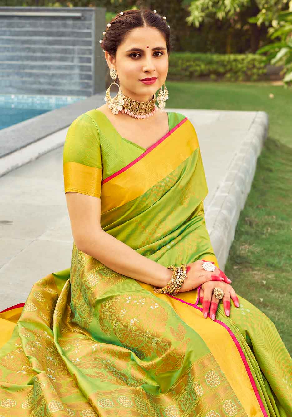 Ethnic Thread Design Soft Silk Saree - Green