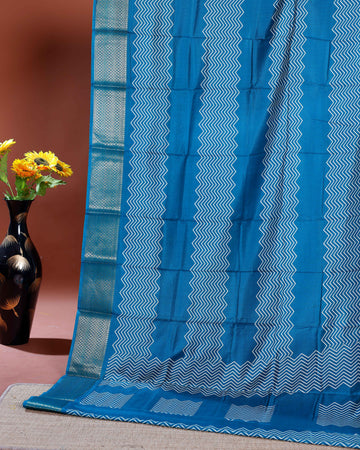 Elegant Dola Silk Saree with Intricate Zigzag Weave and Contrasting Border - Blue