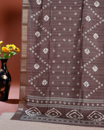Dola Silk Blend Saree with Traditional Woven Design and Zari Border - Brown