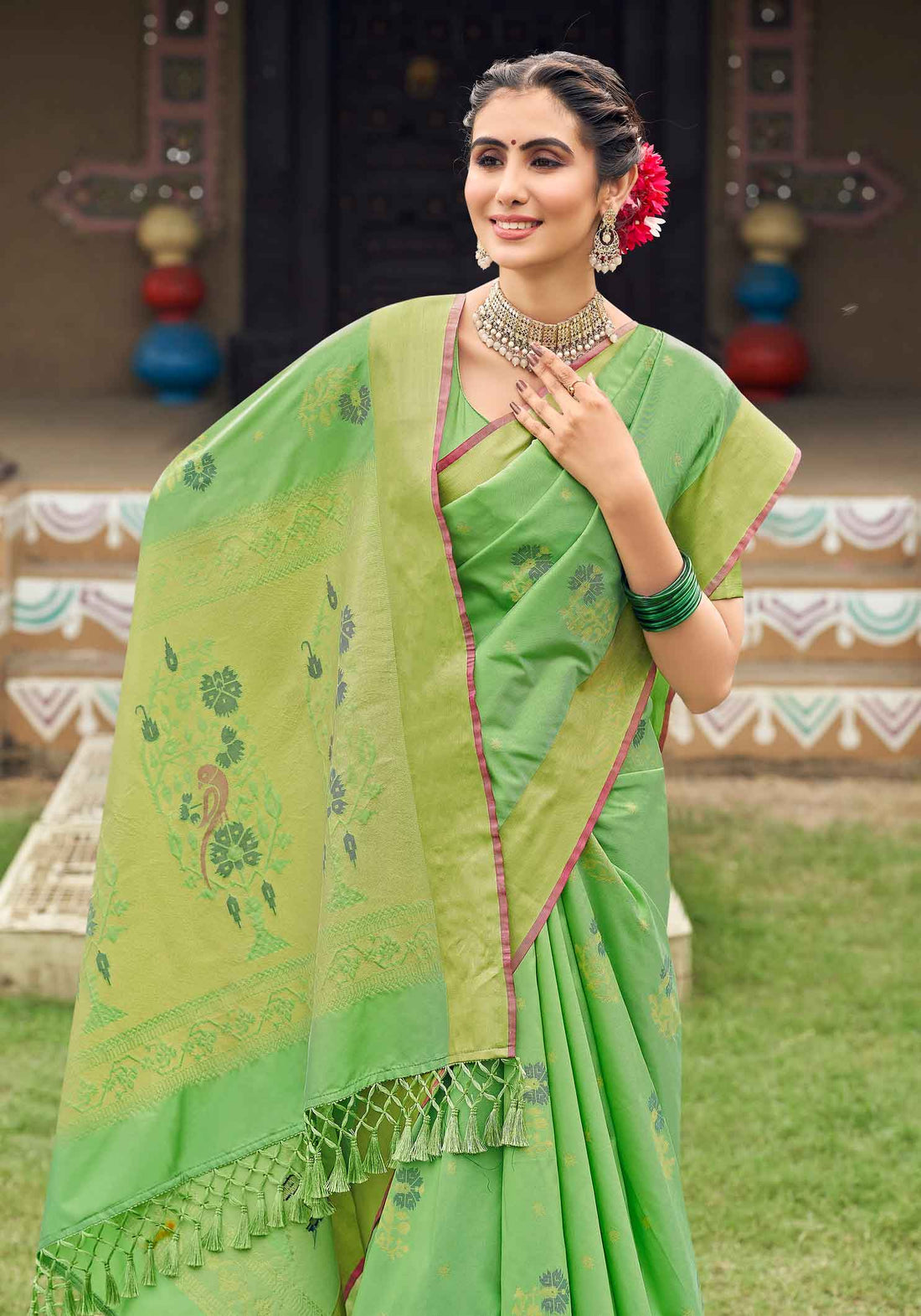 Ethnic Thread Design Soft Silk Saree - Green