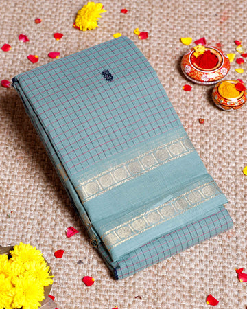 Handloom Sungudi Cotton Saree with Zari Checks and Traditional Border Design - Light Turquoise