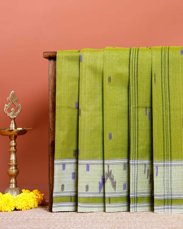 Handloom Bengal Cotton Saree with Traditional Jamdani Motifs and Border Detailing - Green