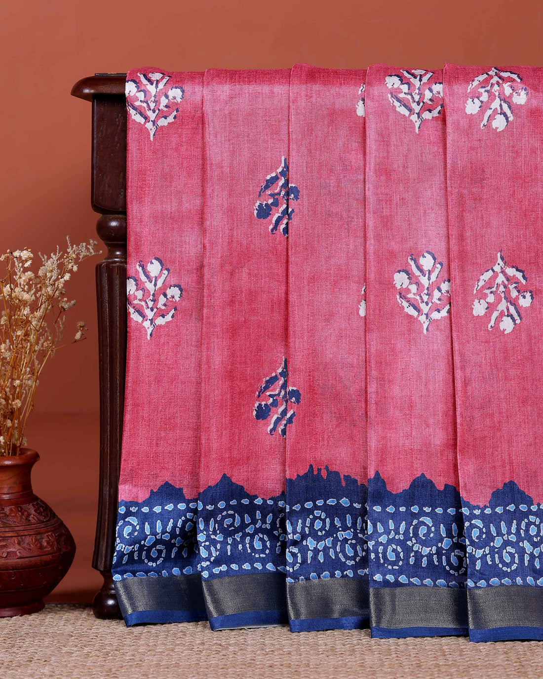 Elegant Dola Saree with Floral Motifs and Contrast Border -Pink