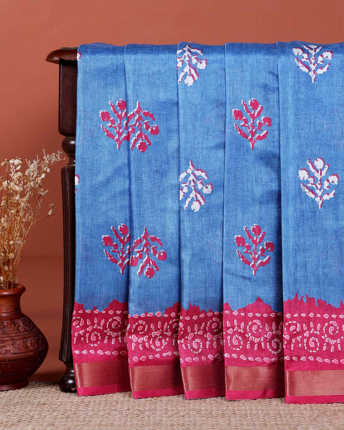 Elegant Dola Saree with Floral Motifs and Contrast Border - Blue