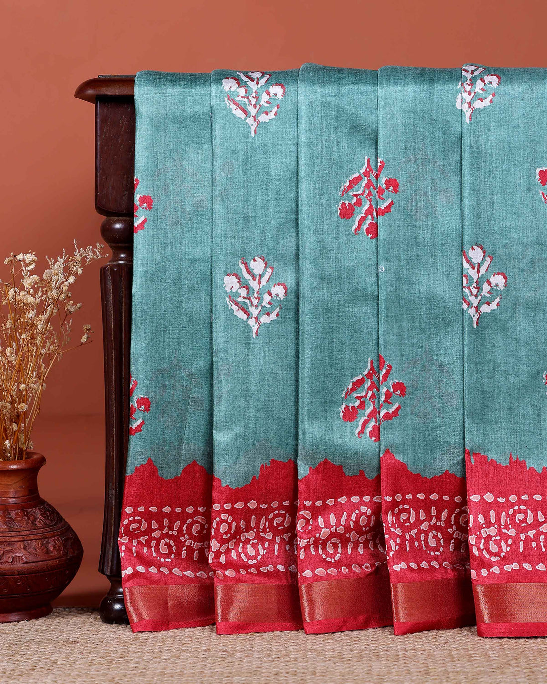 Elegant Dola Saree with Floral Motifs and Contrast Border - Green