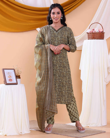Elegant Women's Floral Printed Design Readymade Salwar Set - Green