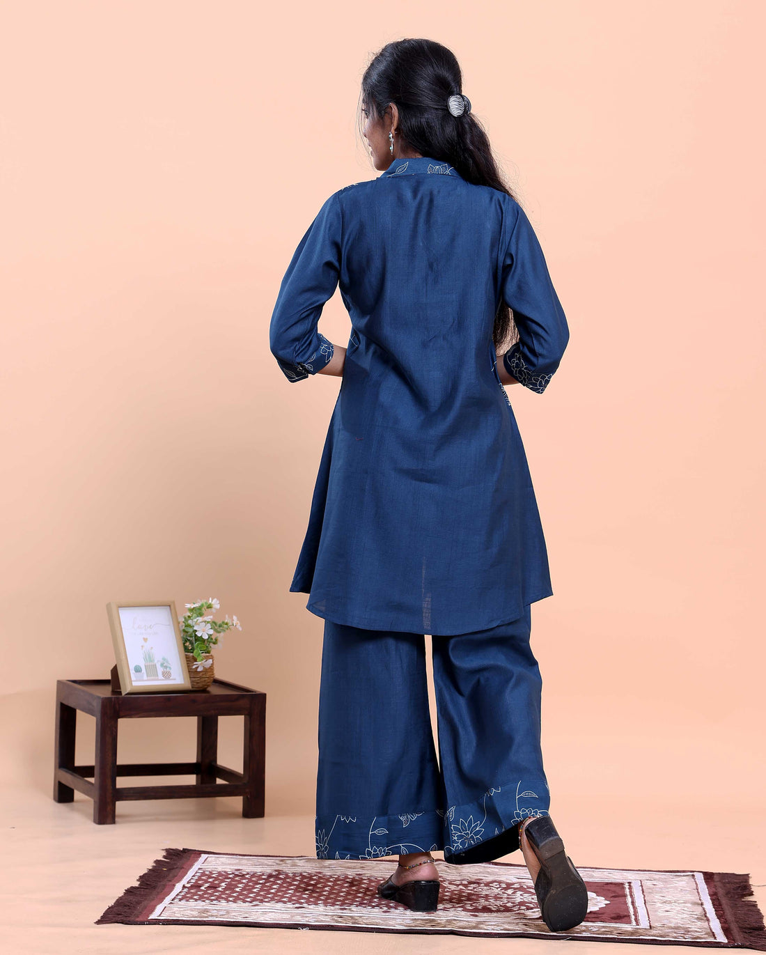 Women's Floral Embroidered Shirt-Collar Kurta with Wide-Leg Pants - Navy Blue