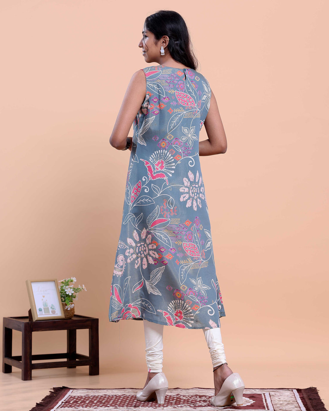 Women's Sleeveless Floral and Paisley Printed V-Neck Kurta - Grey