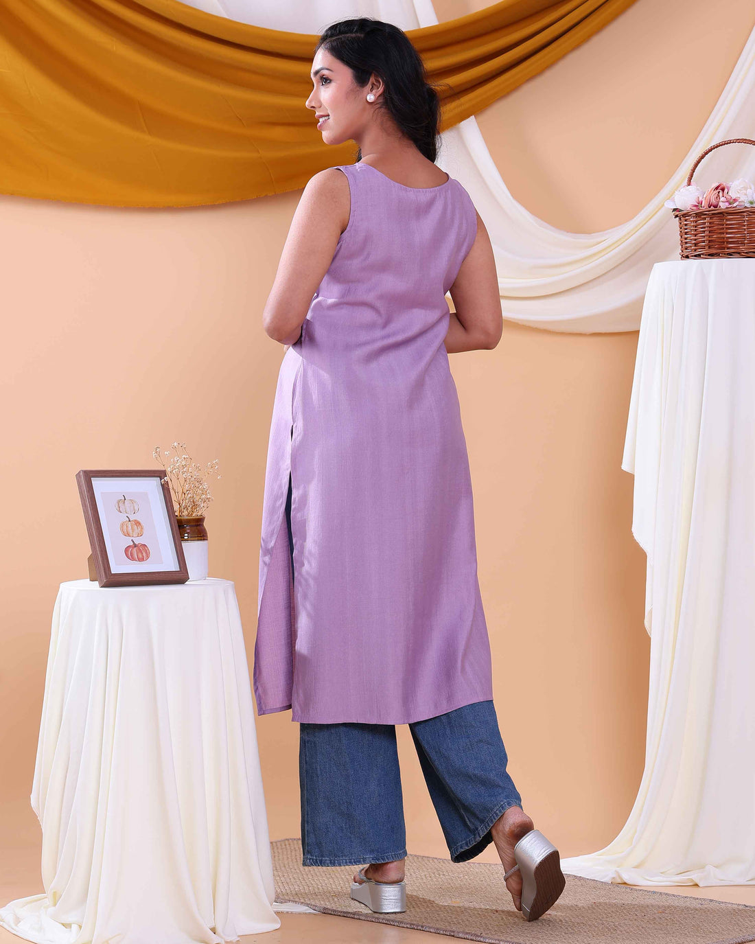 Stylish Printed Women’s Sleeveless Straight Kurta with Round Neck - Lavender