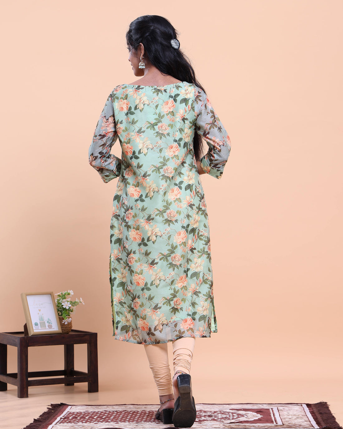 Women's Floral Printed Kurta with Front Slit and Round Neckline - Green