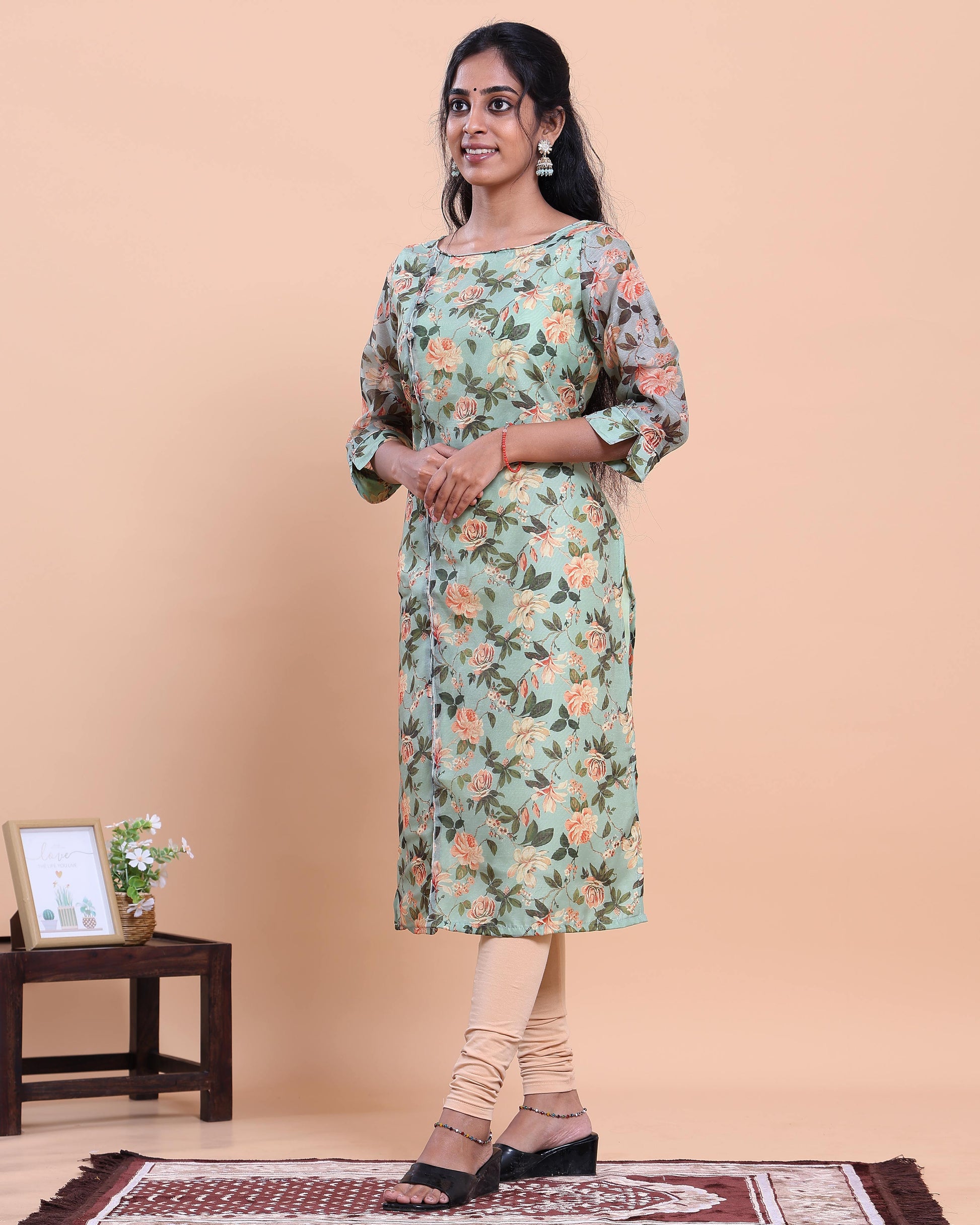 Women's Floral Printed Kurta with Front Slit and Round Neckline - Green