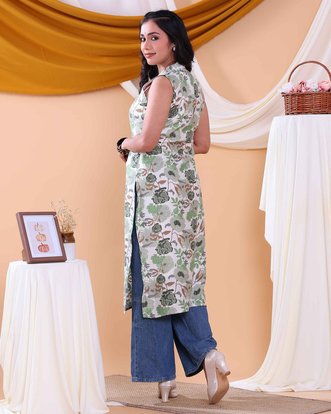 Women's Stylish Sleeveless Floral Printed Kurti with Collared Neck and Side Slits - White