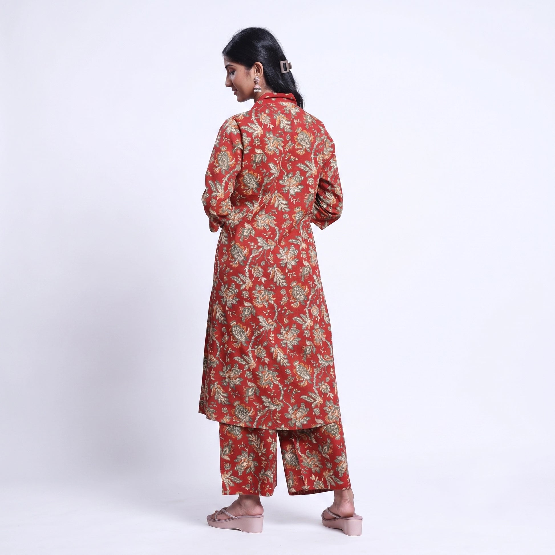 Elegant Women’s Floral Printed Kurta Set with V-Neck Kurta and Coordinated Wide Leg Pants, Red