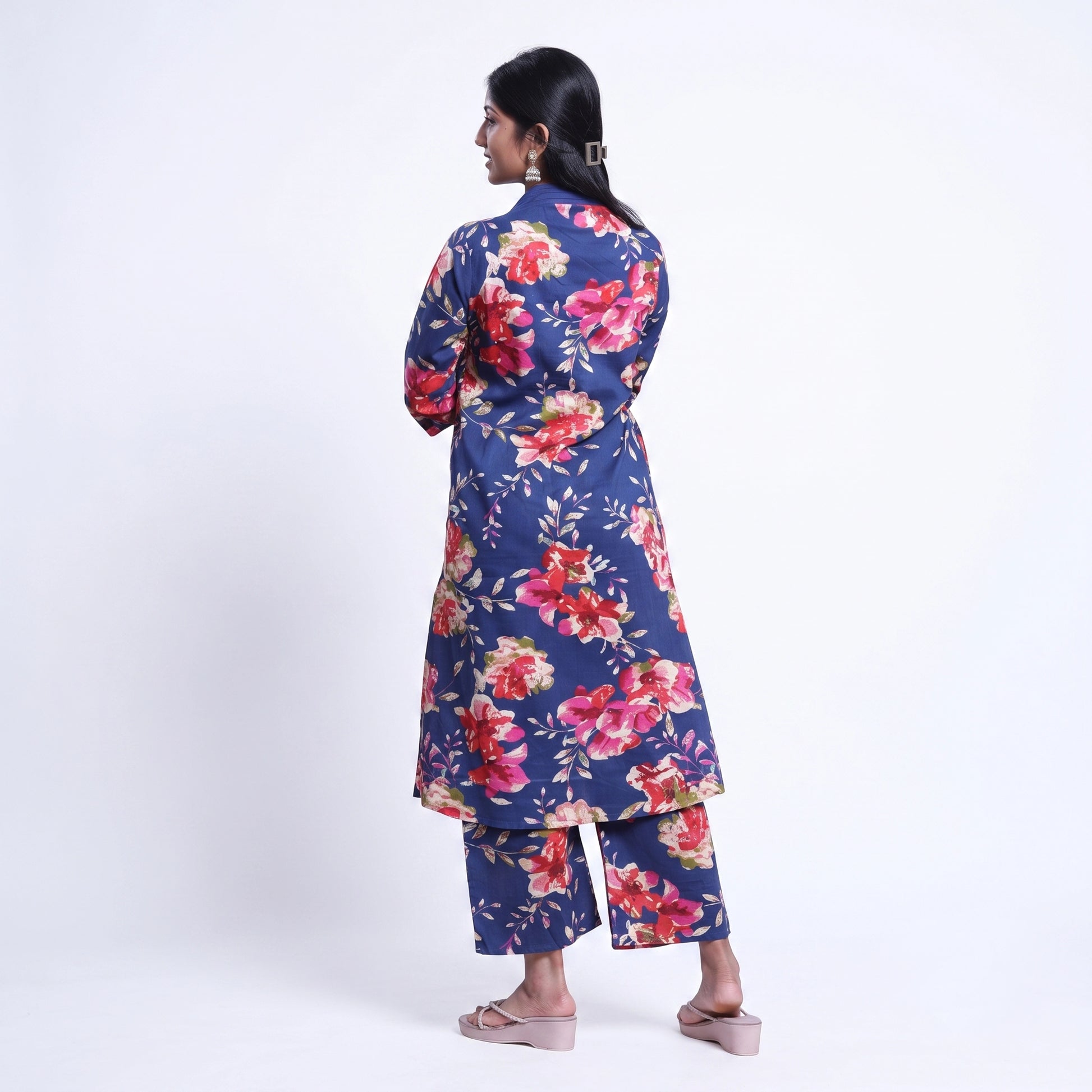 Elegant Women’s Floral Printed Kurta Set with V-Neck Kurta and Coordinated Wide Leg Pants, Dark Blue