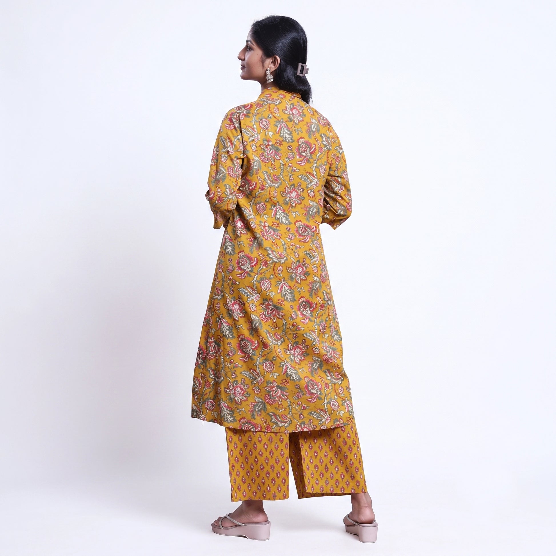 Elegant Women’s Floral Printed Kurta Set with V-Neck Kurta and Coordinated Wide Leg Pants, Yellow