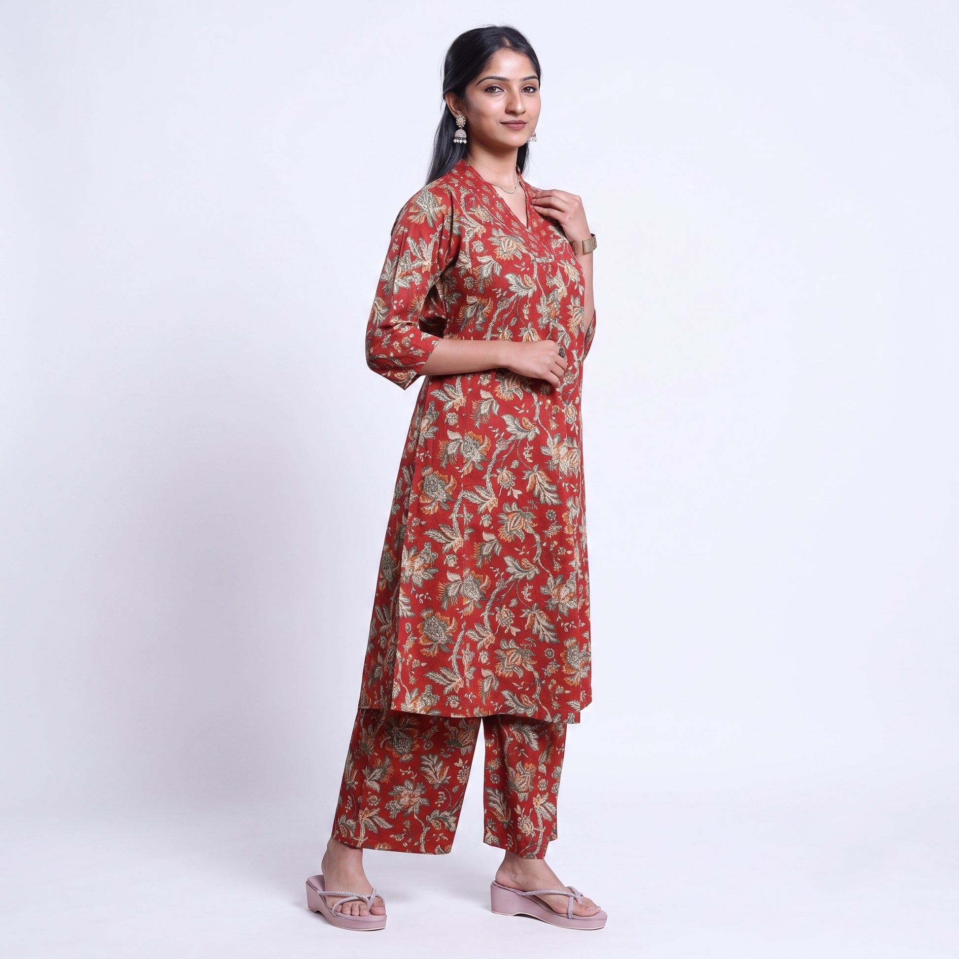 Elegant Women’s Floral Printed Kurta Set with V-Neck Kurta and Coordinated Wide Leg Pants, Red