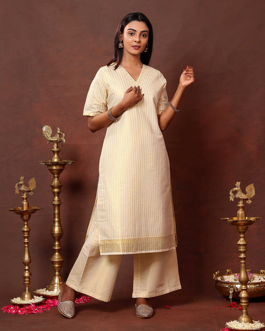 Women's Striped Kurta with V-Neckline and Zari Border Detail - Off-White