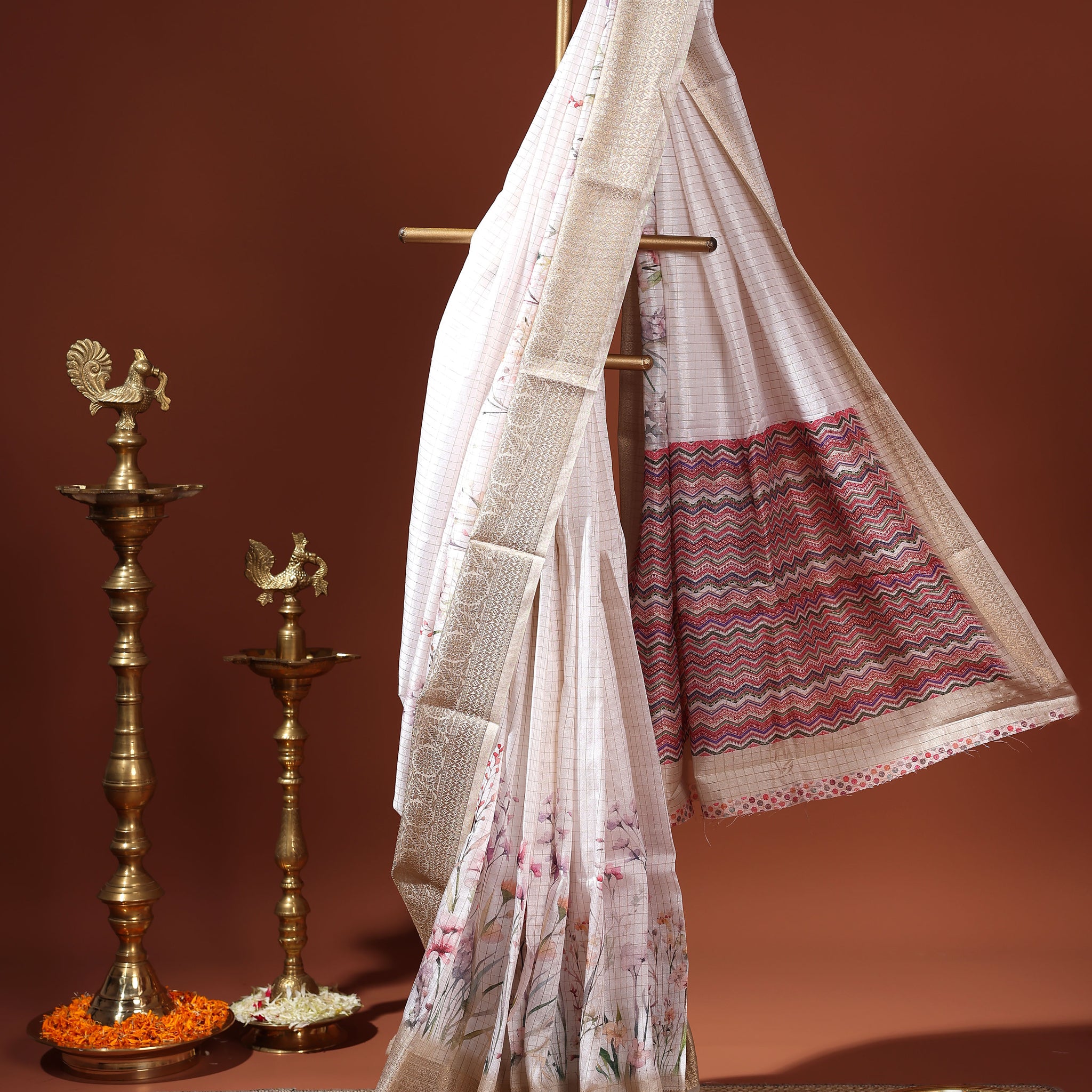 Floral Pattern Dola Silk Saree With Woven Border - White