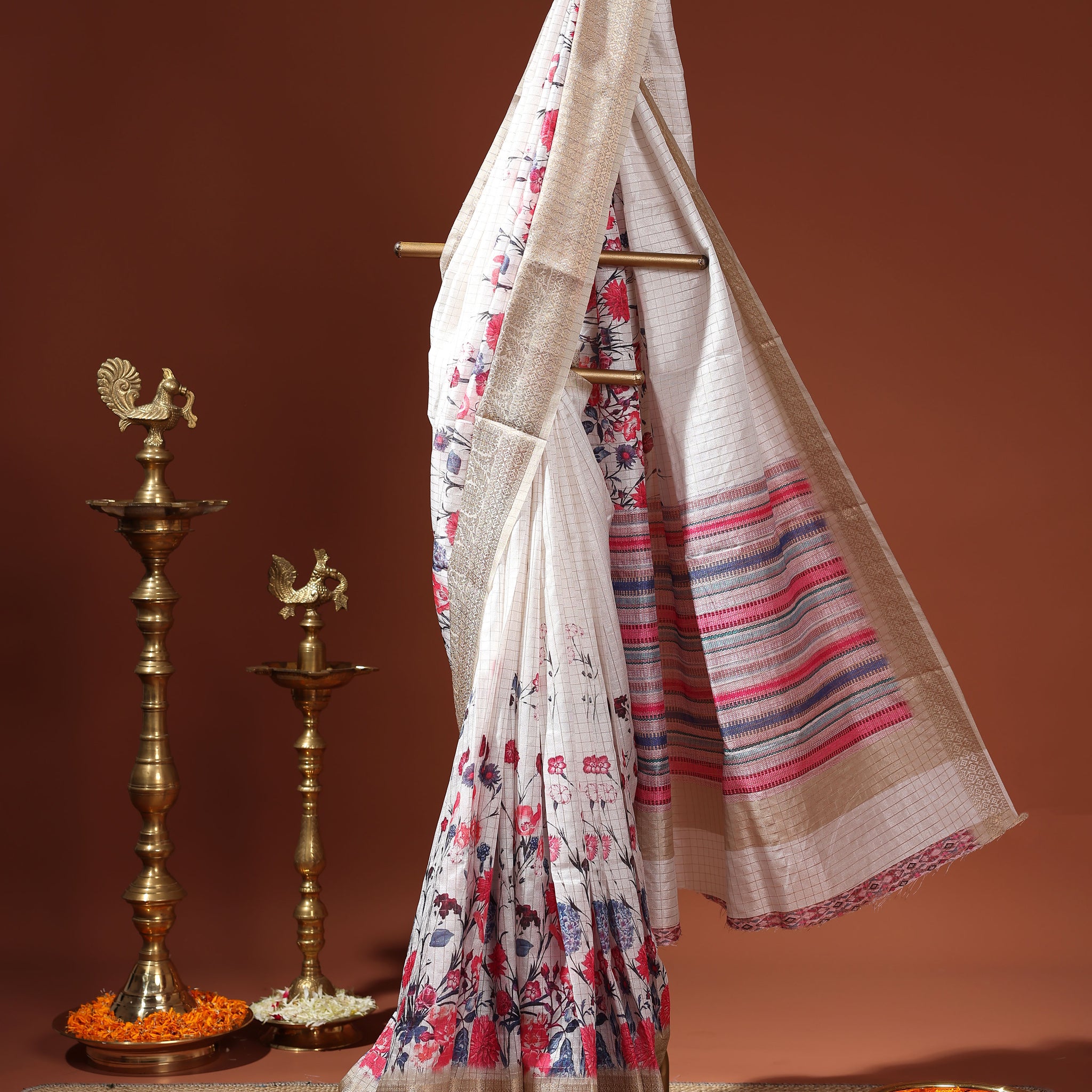 Floral Pattern Dola Silk Saree With Woven Border - White
