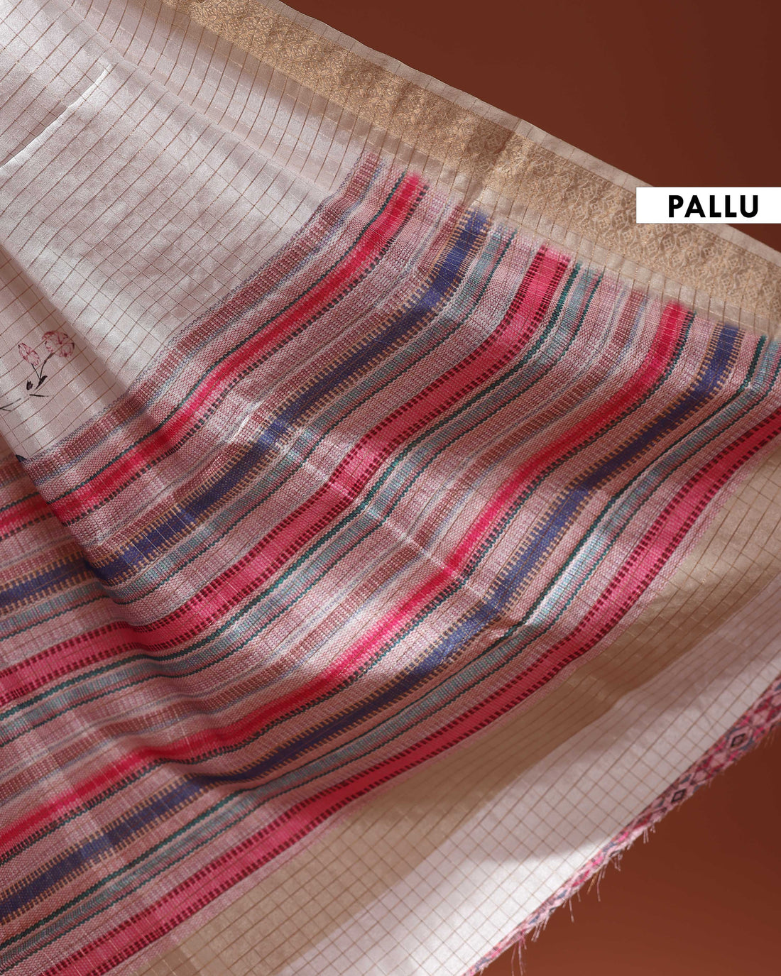 Floral Pattern Dola Silk Saree With Woven Border - White