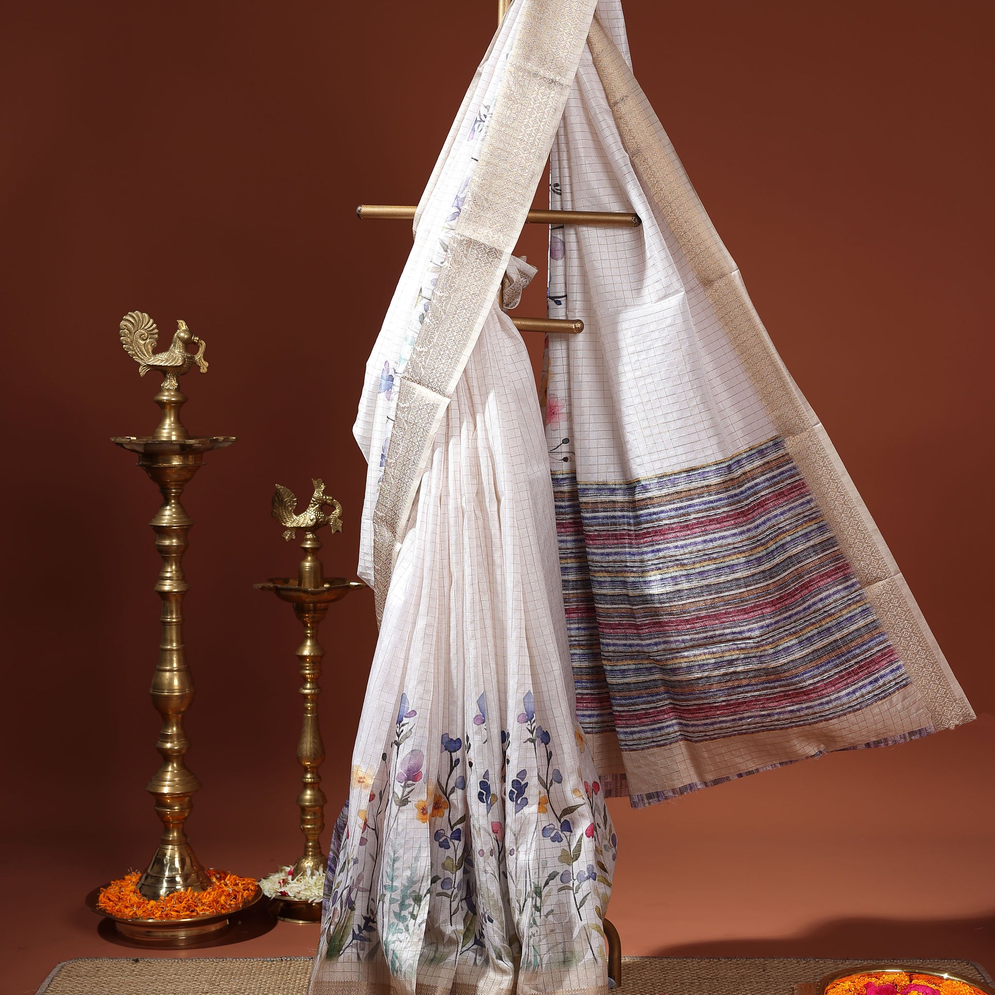 Floral Pattern Dola Silk Saree With Woven Border - White