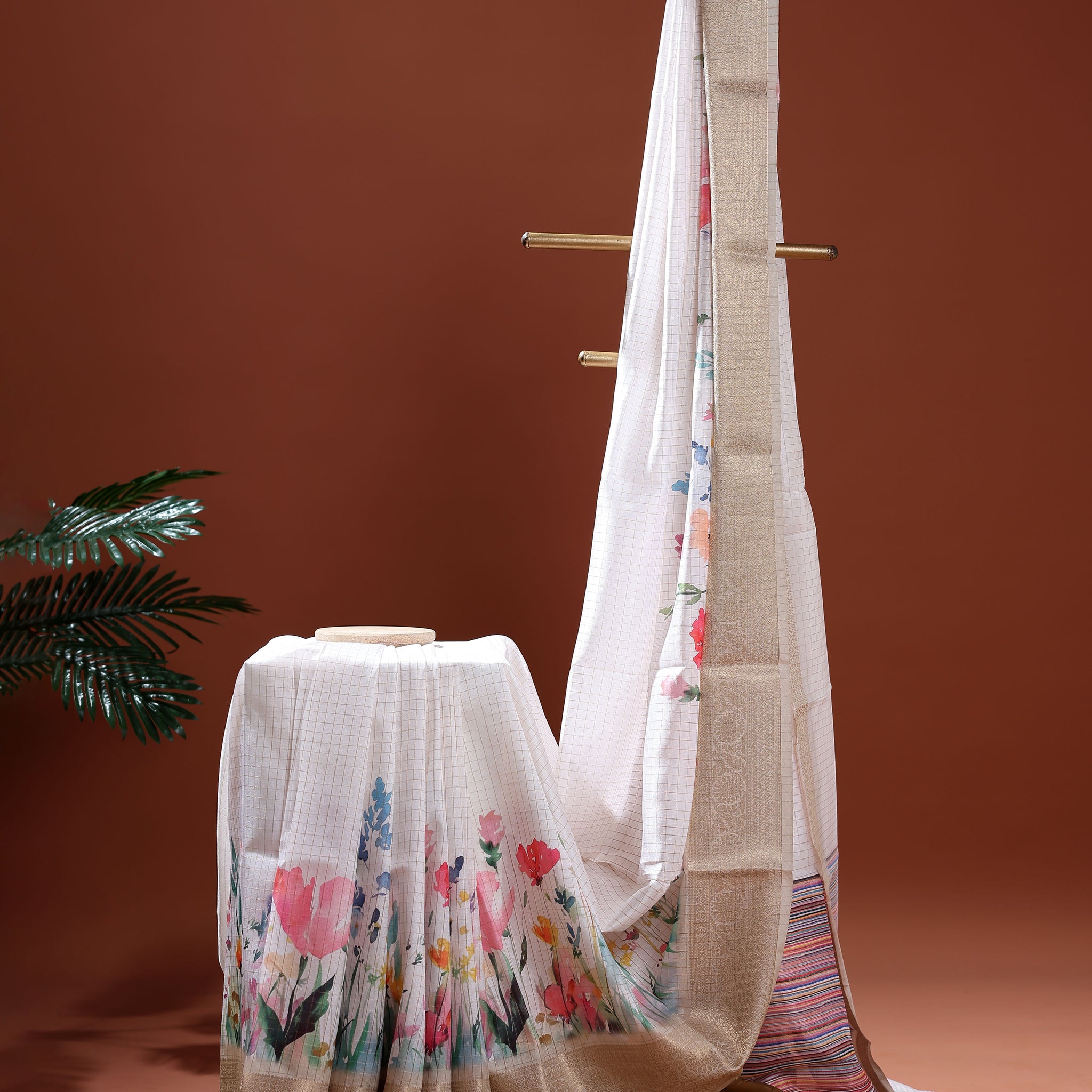 Floral Pattern Dola Silk Saree With Woven Border - White