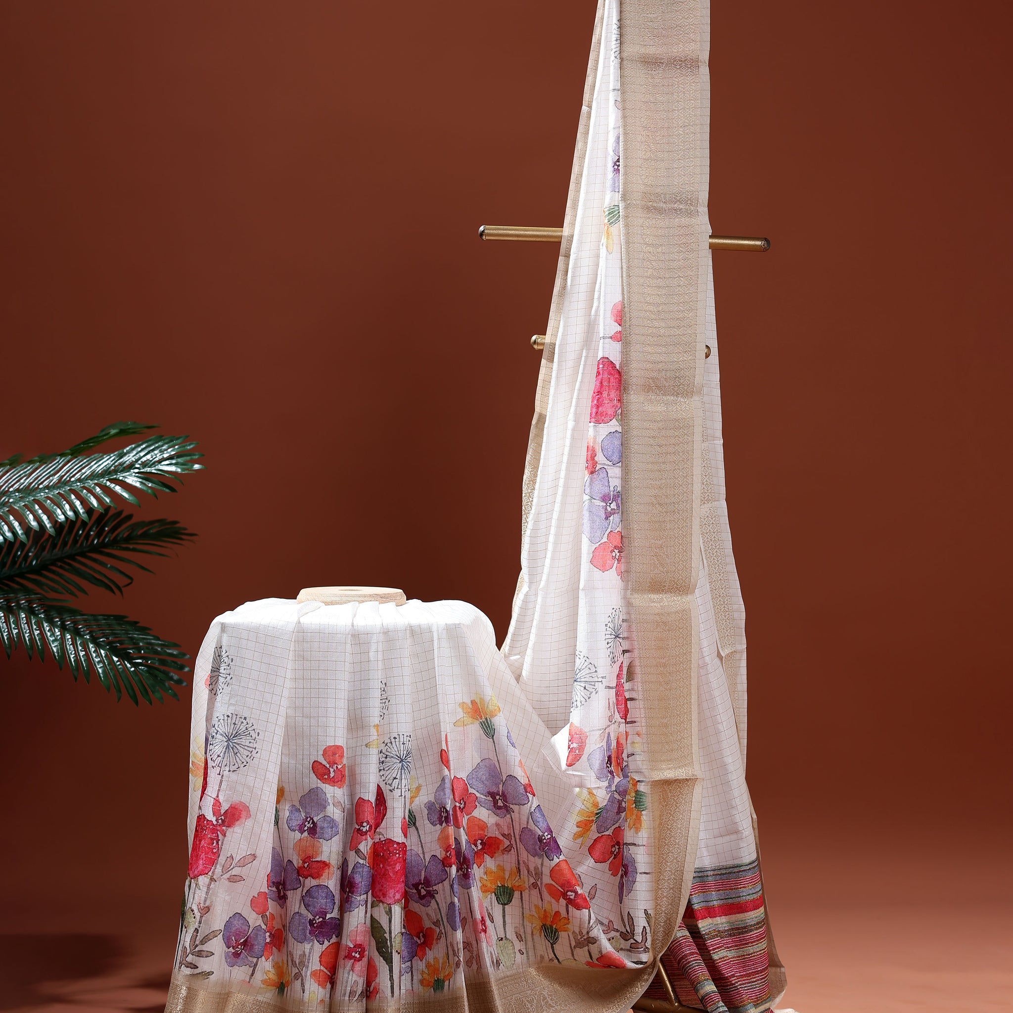 Floral Pattern Dola Silk Saree With Woven Border - White