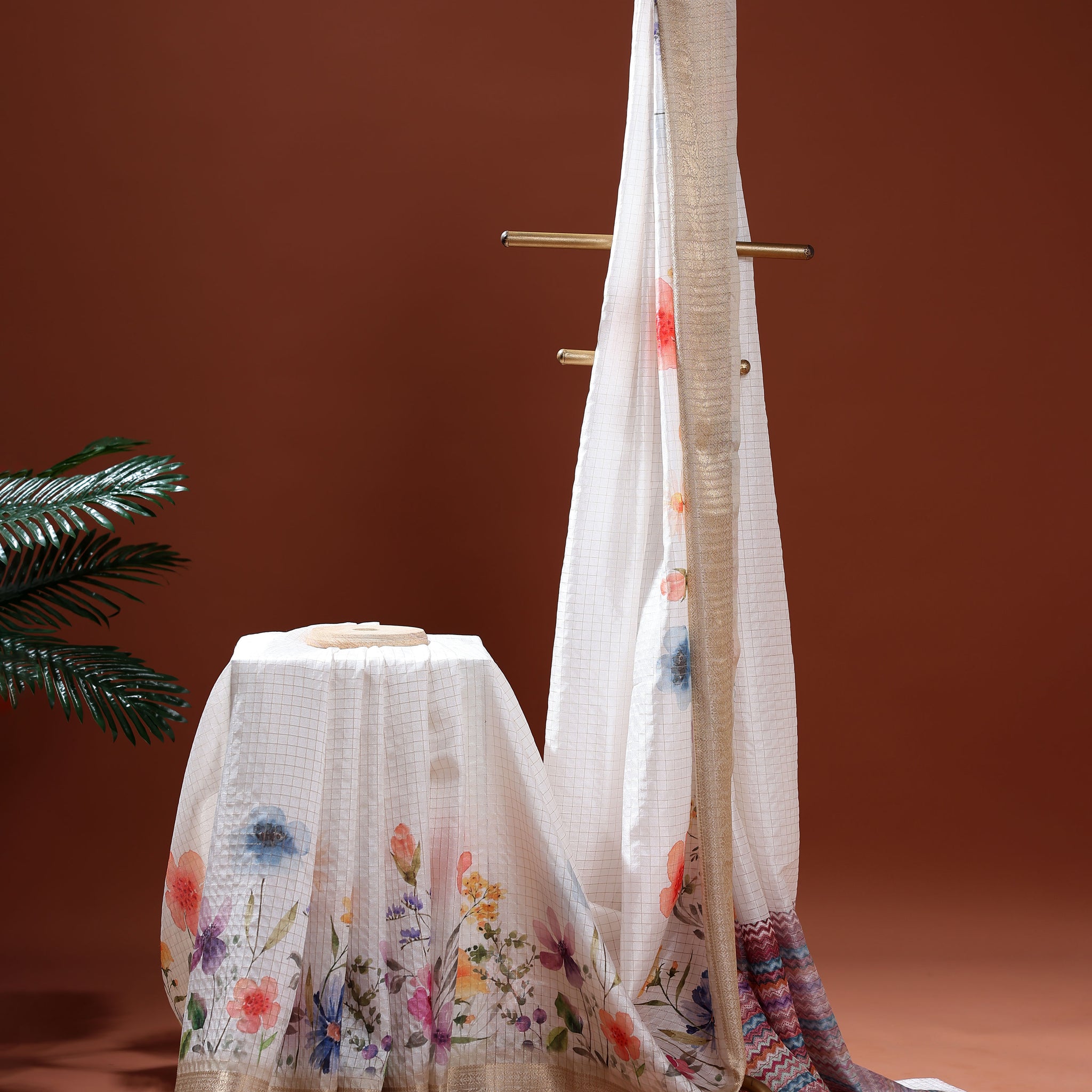 Floral Pattern Dola Silk Saree With Woven Border - White