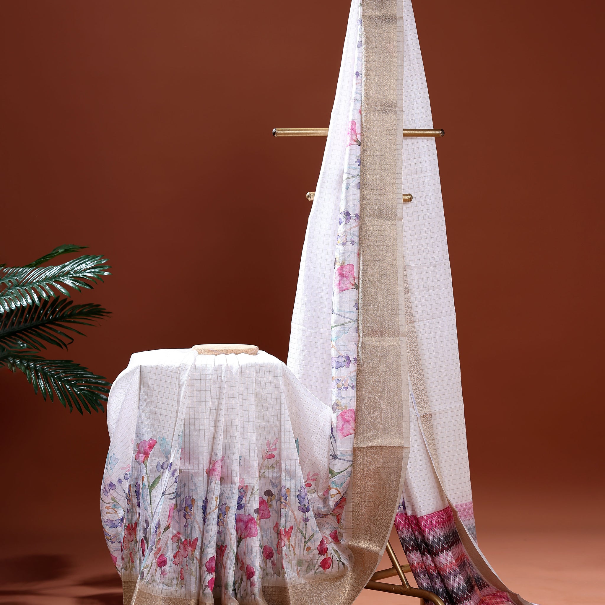 Floral Pattern Dola Silk Saree With Woven Border - White