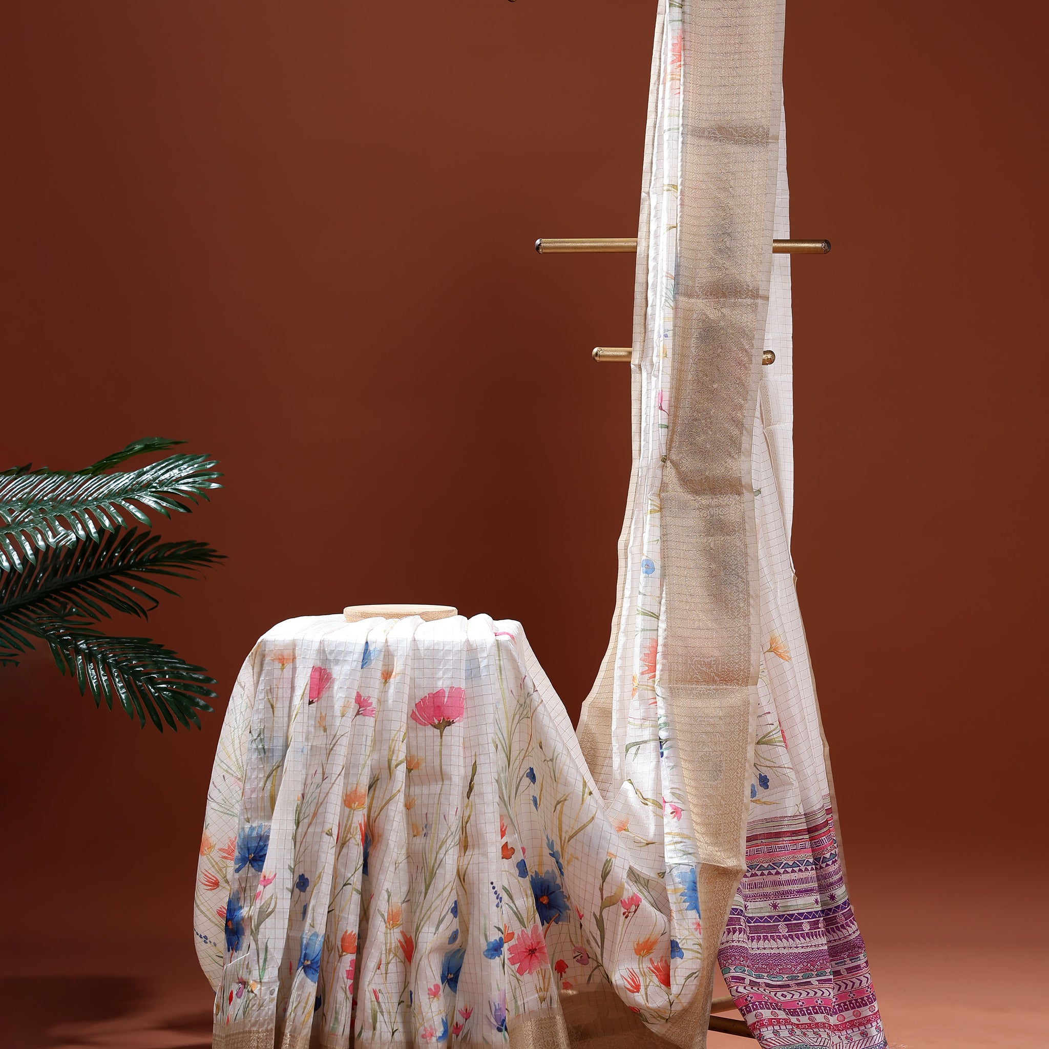 Floral Pattern Dola Silk Saree With Woven Border - White