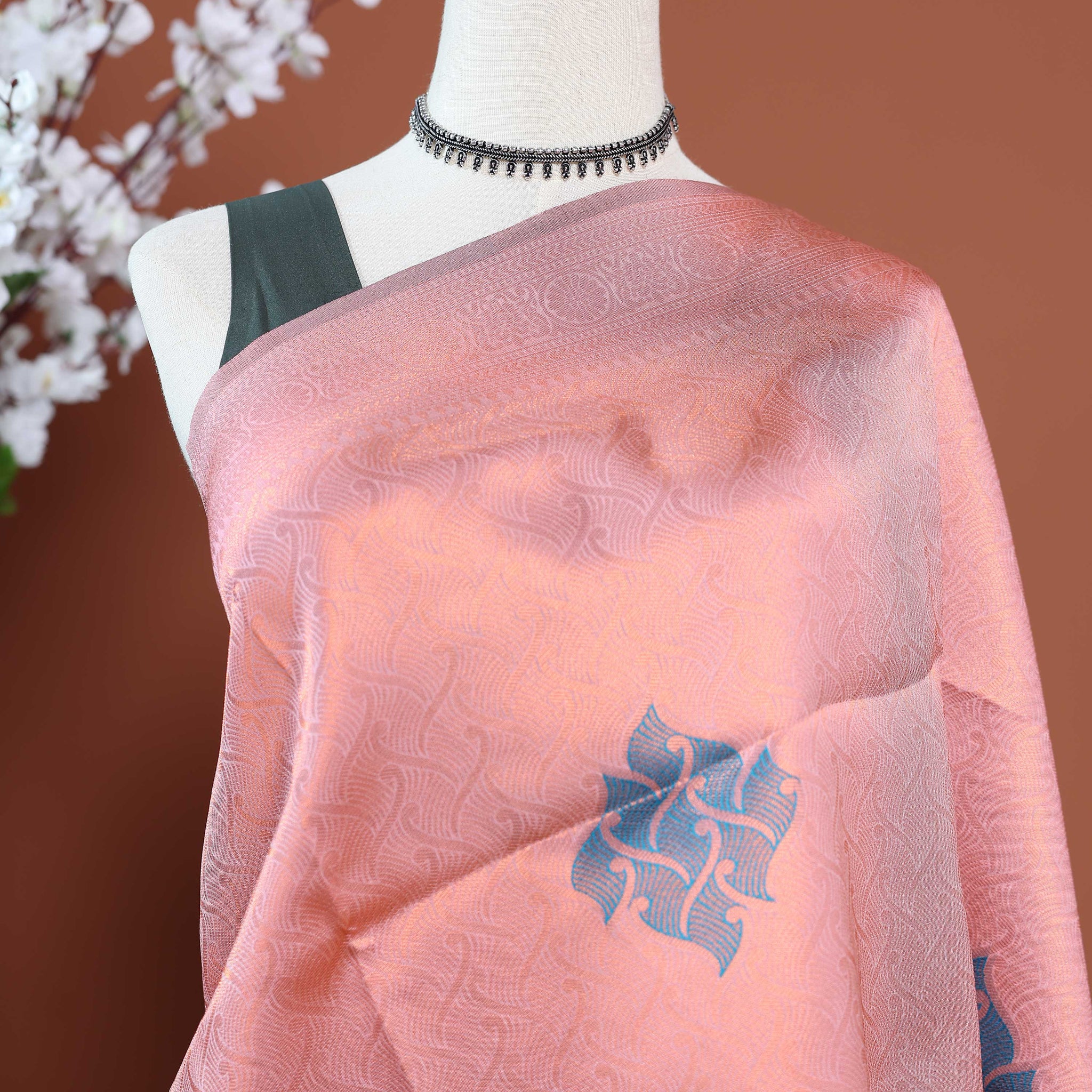 Exquisite Litchi Silk Saree with Intricate Weave and Elegant Motif Detailing - Pink