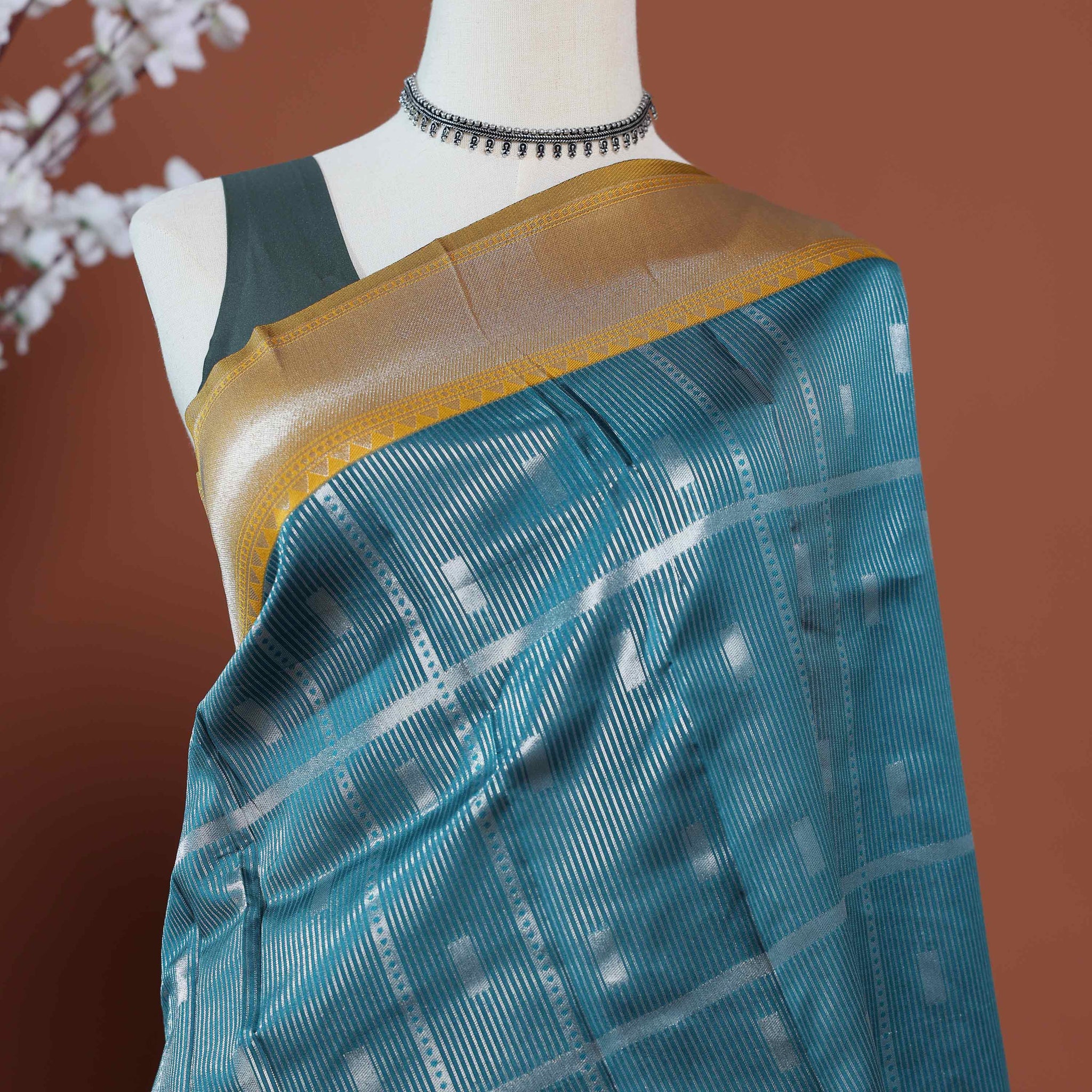 Exquisite Litchi Silk Saree with Intricate Weaving & Rich Pallu - Teal