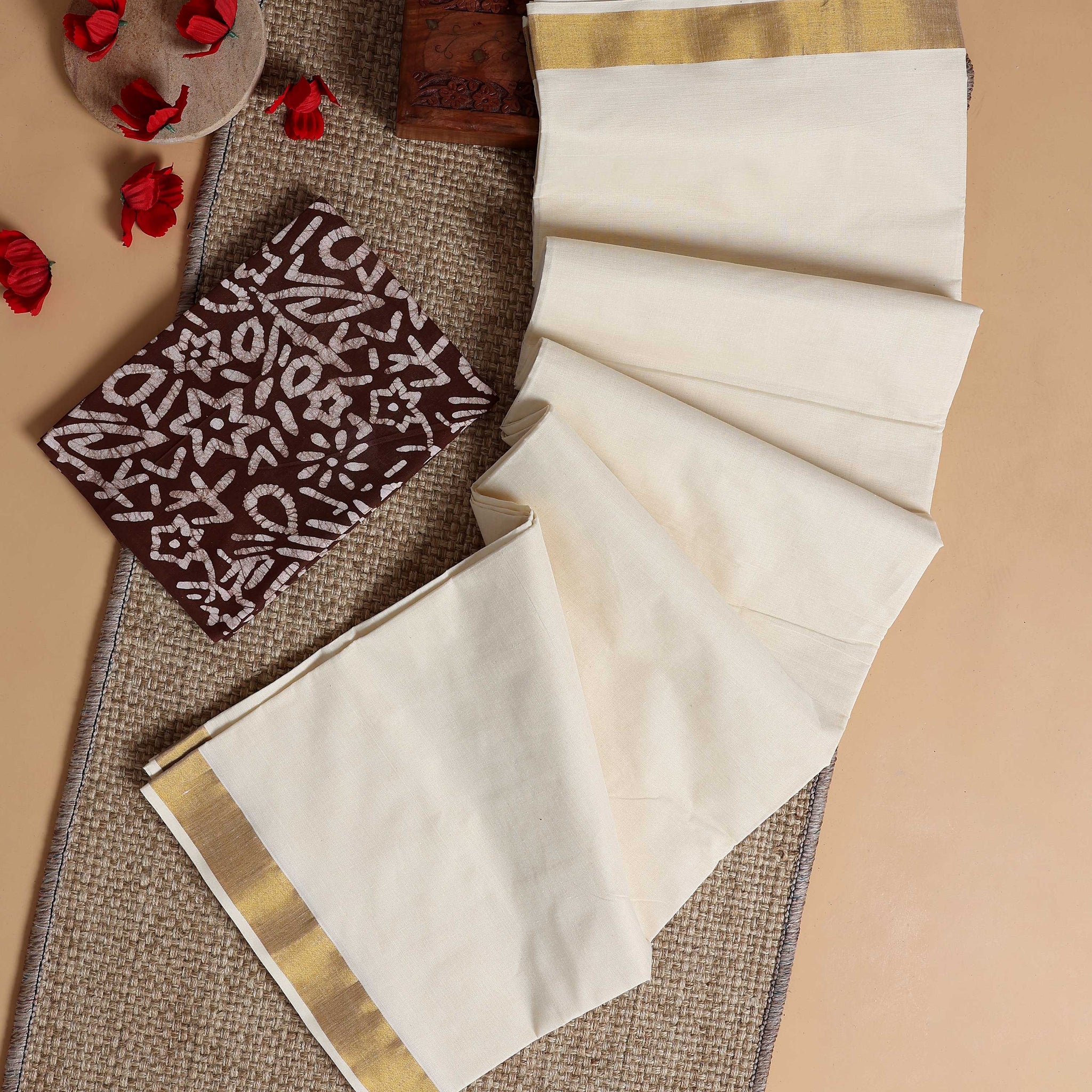 Traditional Kerala Kasavu Cotton Saree with Zari Border and Printed Blouse Piece - Off White