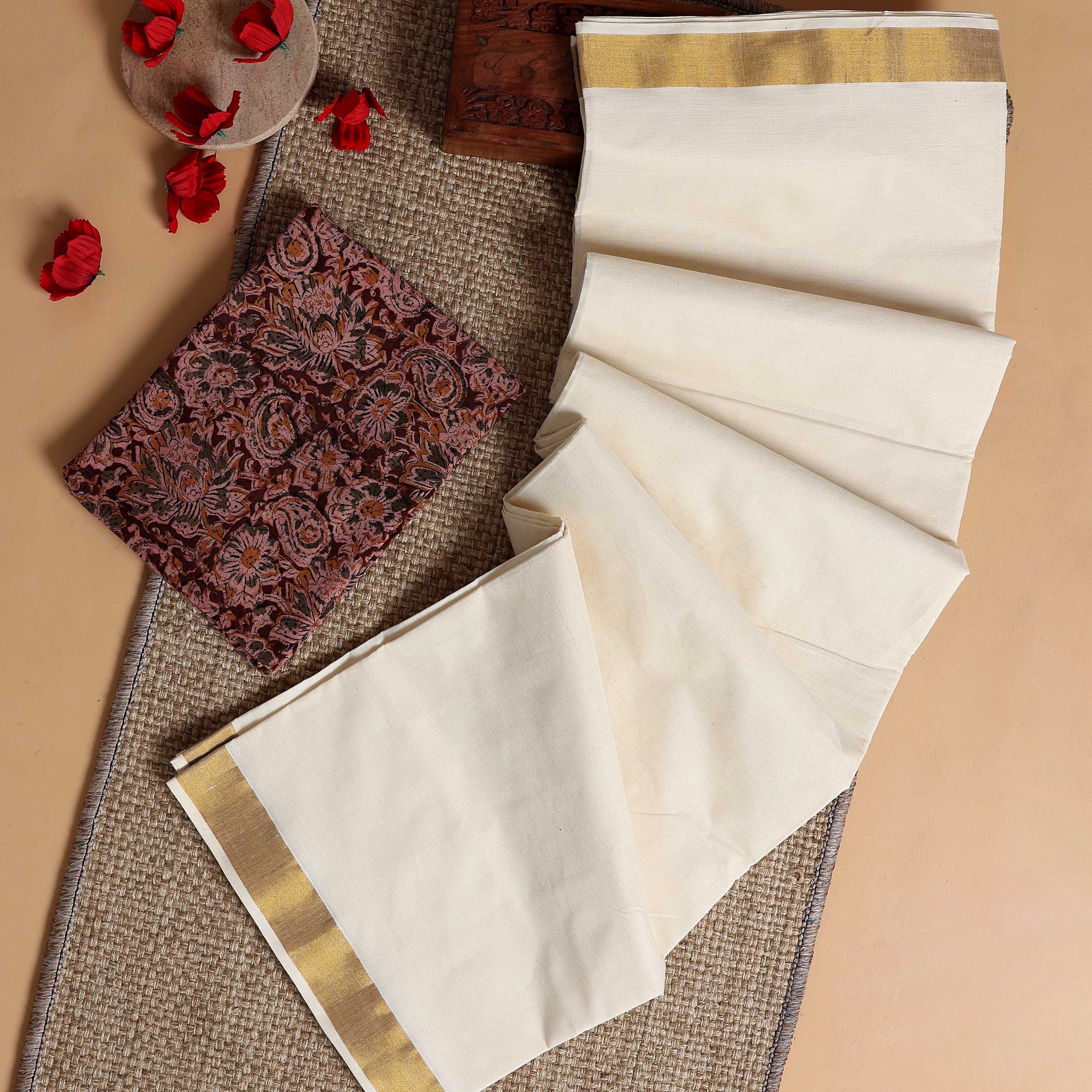 Traditional Kerala Kasavu Cotton Saree with Zari Border and Printed Blouse Piece - Off White
