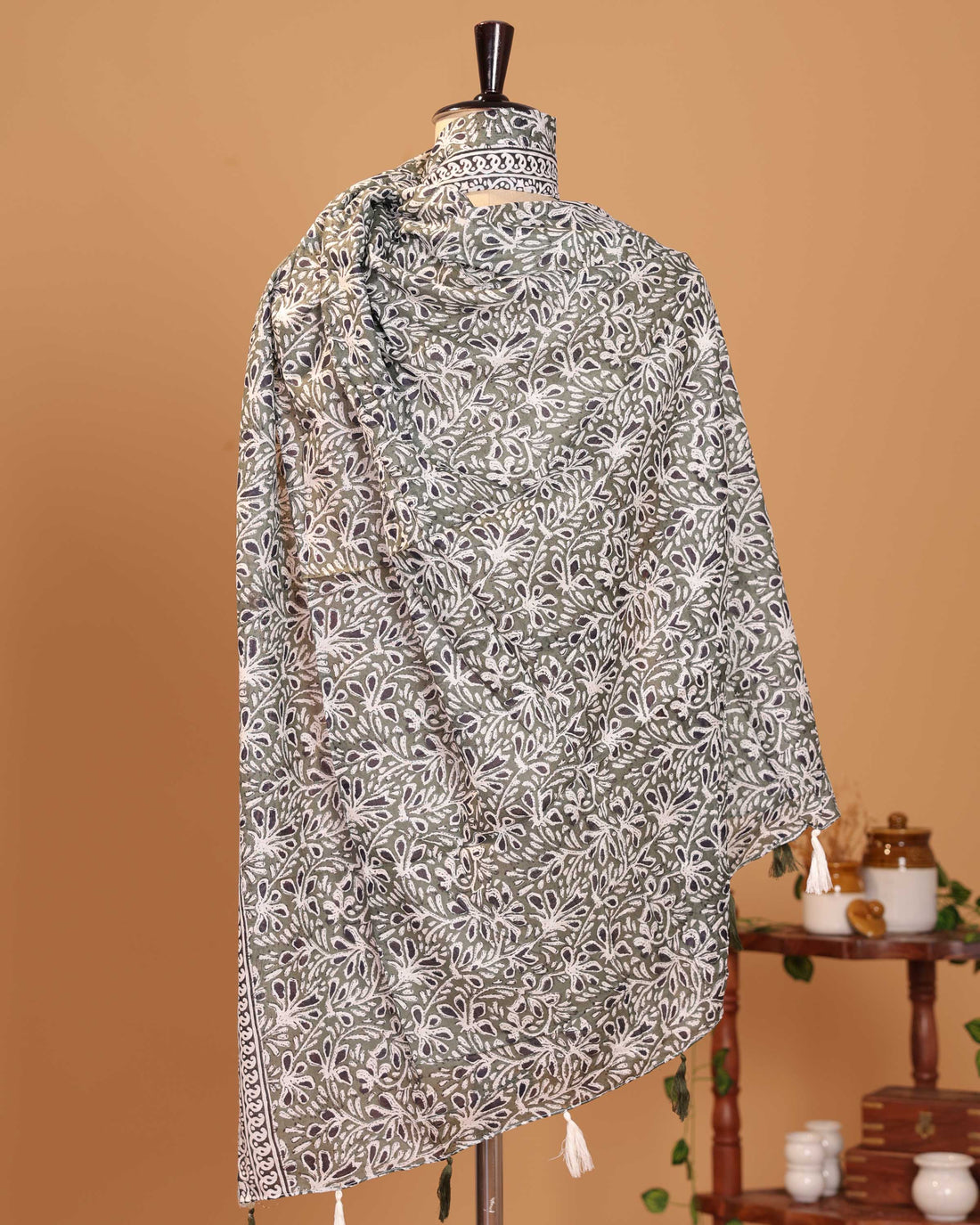 Traditional Floral Motif Women's Stole - Green