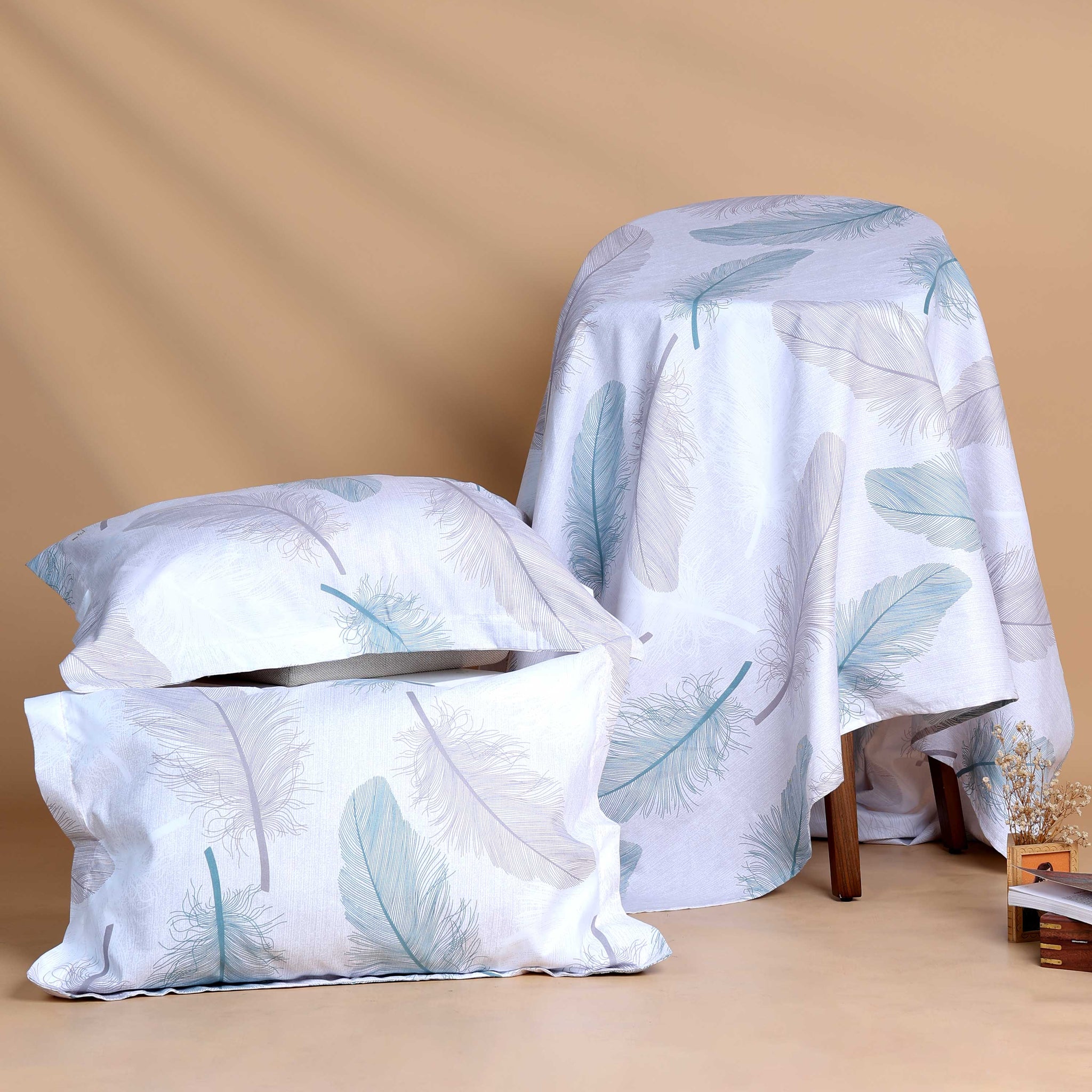 Feather Print Design Bed Cover with Matching Pillow Cover Set - Multi