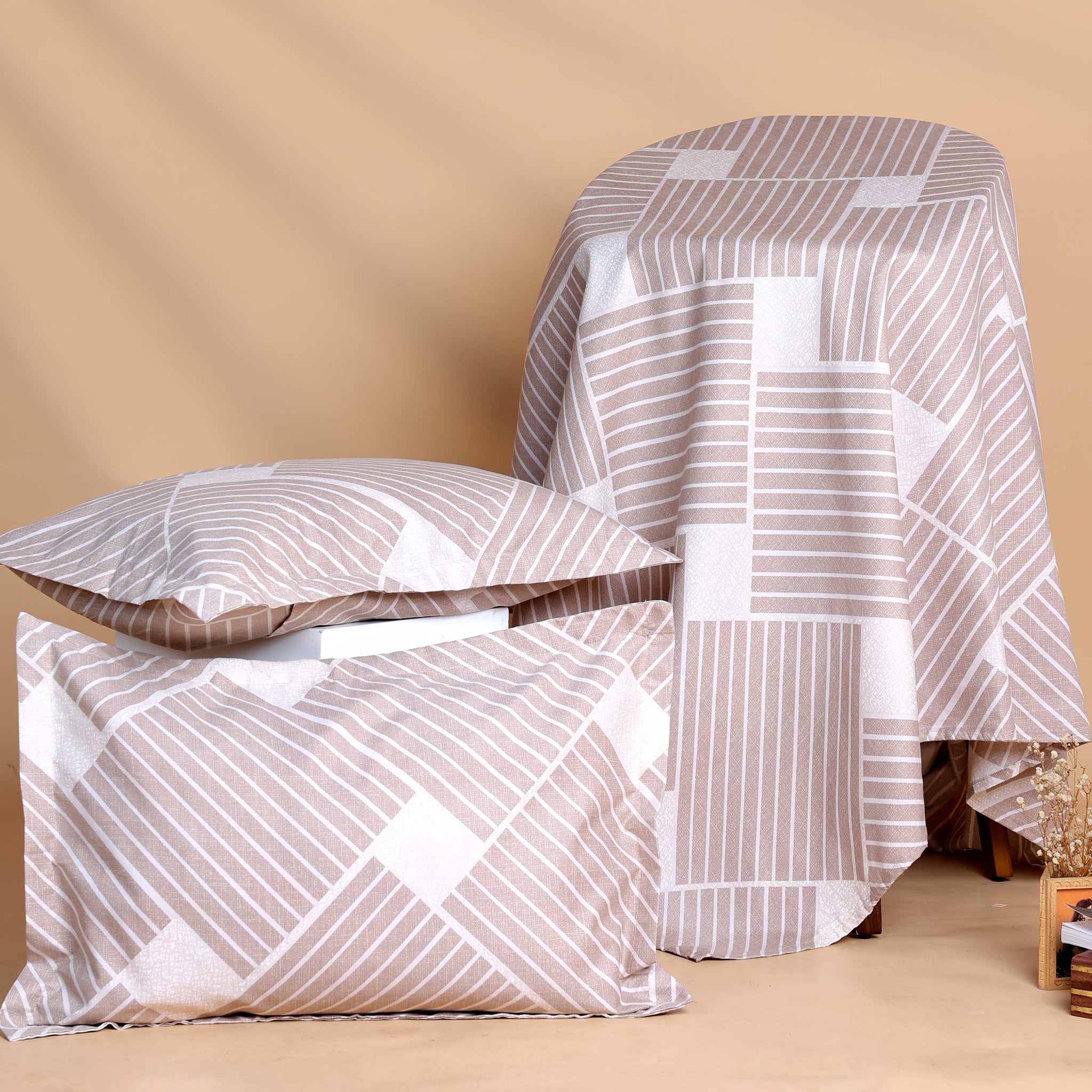 Elegant Geometric Patterned Print Design Bed Cover with Matching Pillow Cover Set - Brown