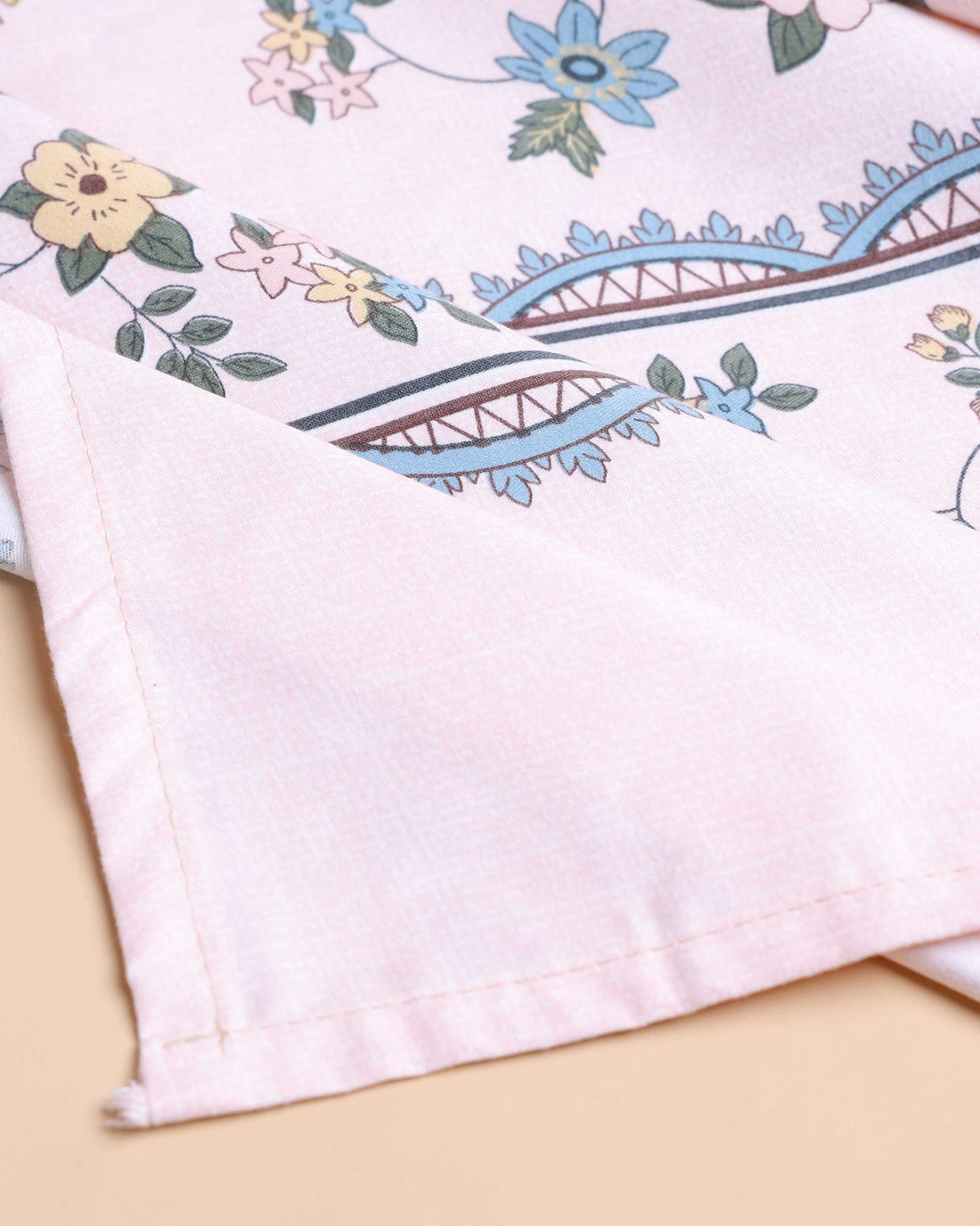 Elegant Floral Print Design Queen Size Bed Cover with Matching Pillow Cover Set - Pink