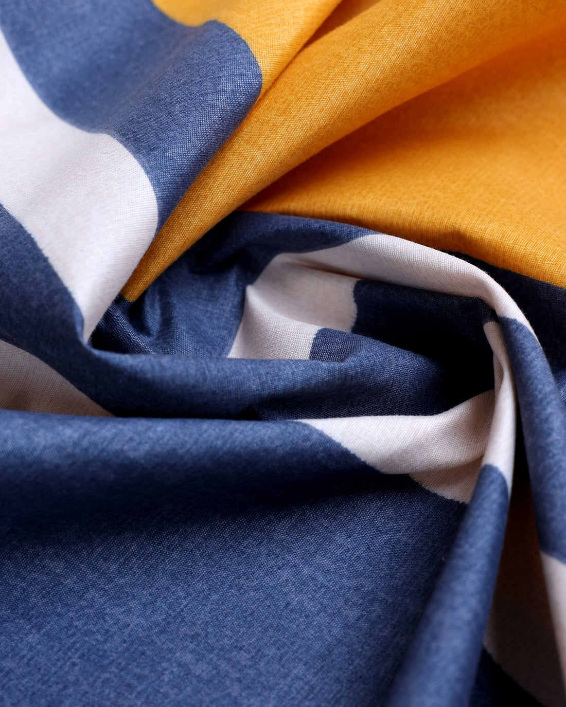 Elegant Striped Pattern Queen Size Bed Cover with Matching Pillow Cover Set - Multi