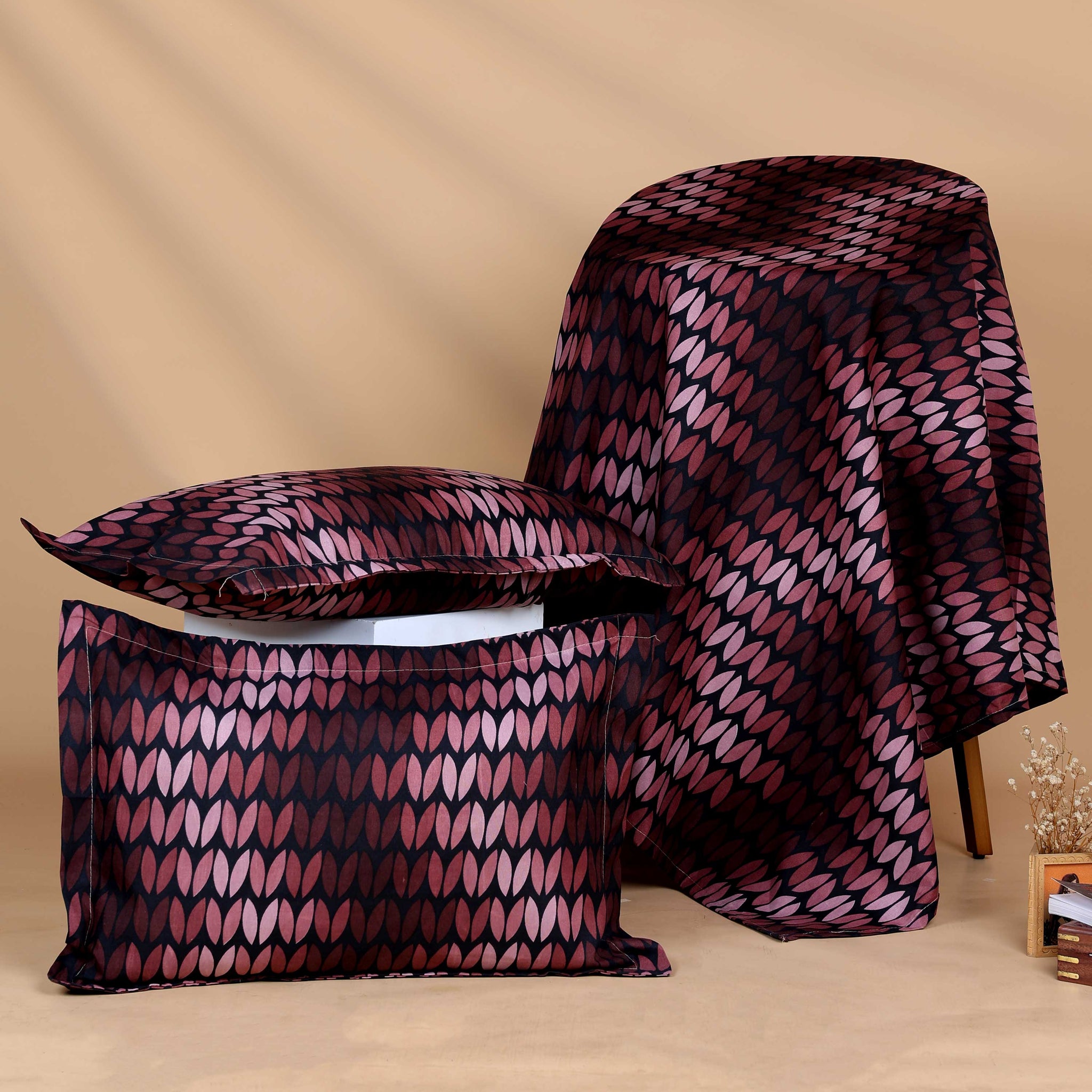 Elegant Textured Leaf Pattern Bed Cover with Matching Pillow Cover Set - Black