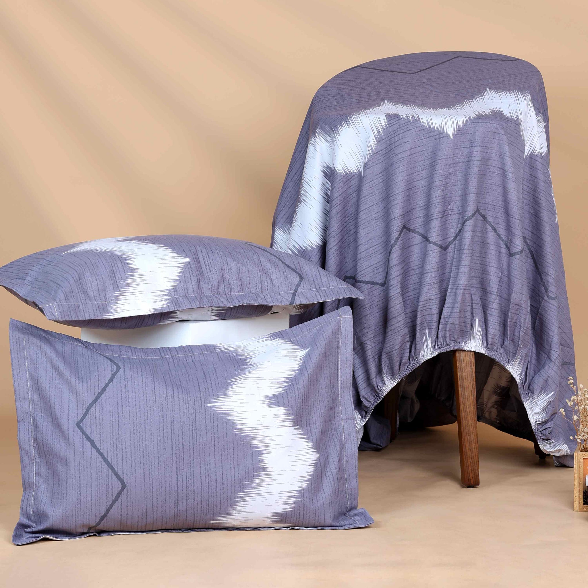Elegant Abstract Pattern Bed Cover with Matching Pillow Cover Set - Grey