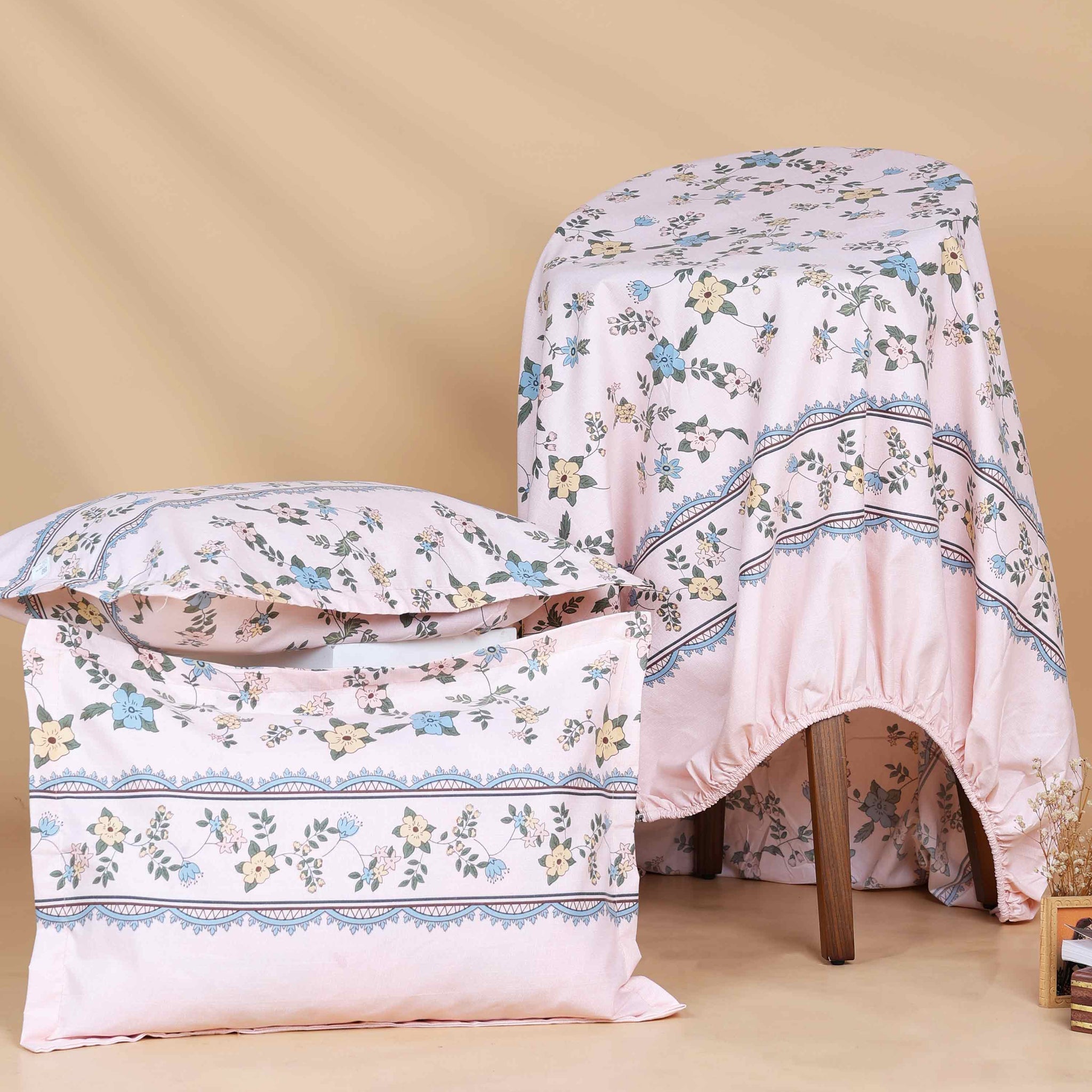 Elegant Floral Pattern Bed Cover with Matching Pillow Cover Set - Pink