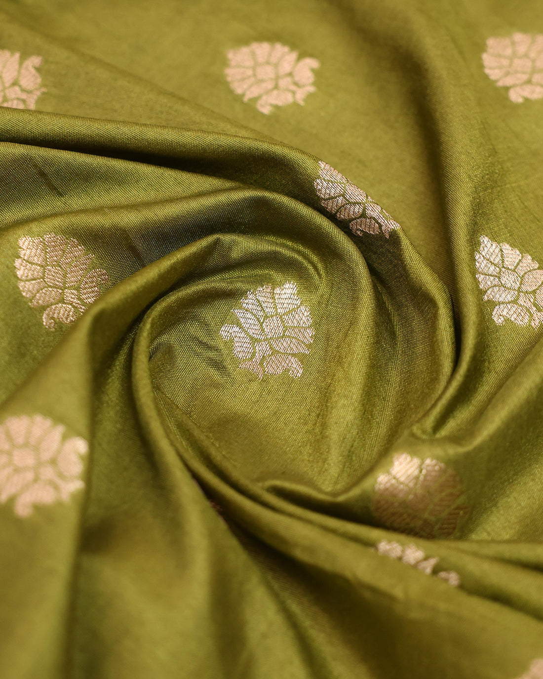 Elegant Banarasi Semi Silk Saree with Butta Motifs Floral Zari Woven Border and Traditional Contrast Pallu Design - Green