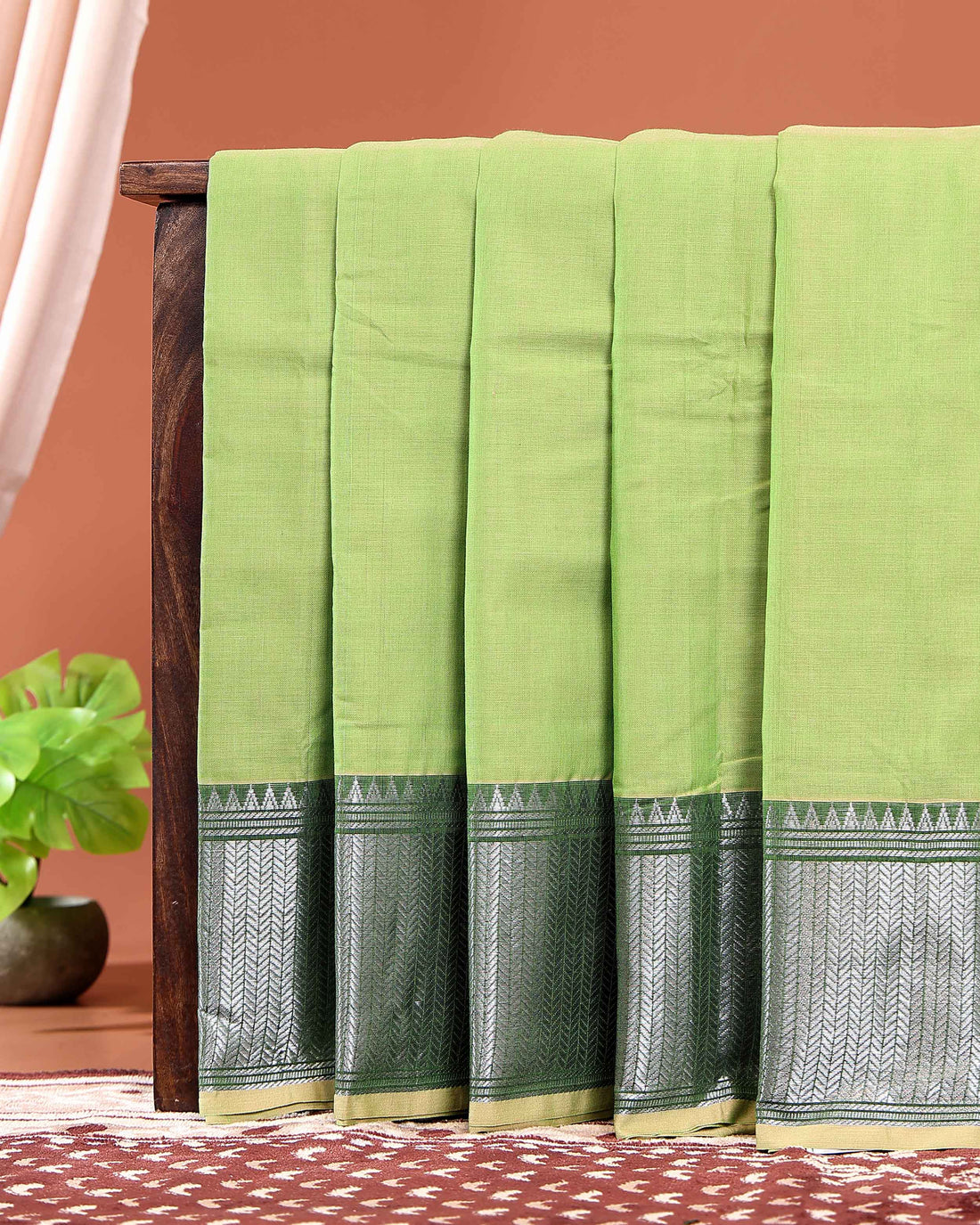 Elegant Narayanpet Handloom Cotton Saree with Traditional Temple Style Zari Border and Geometric Patterned Pallu - Green