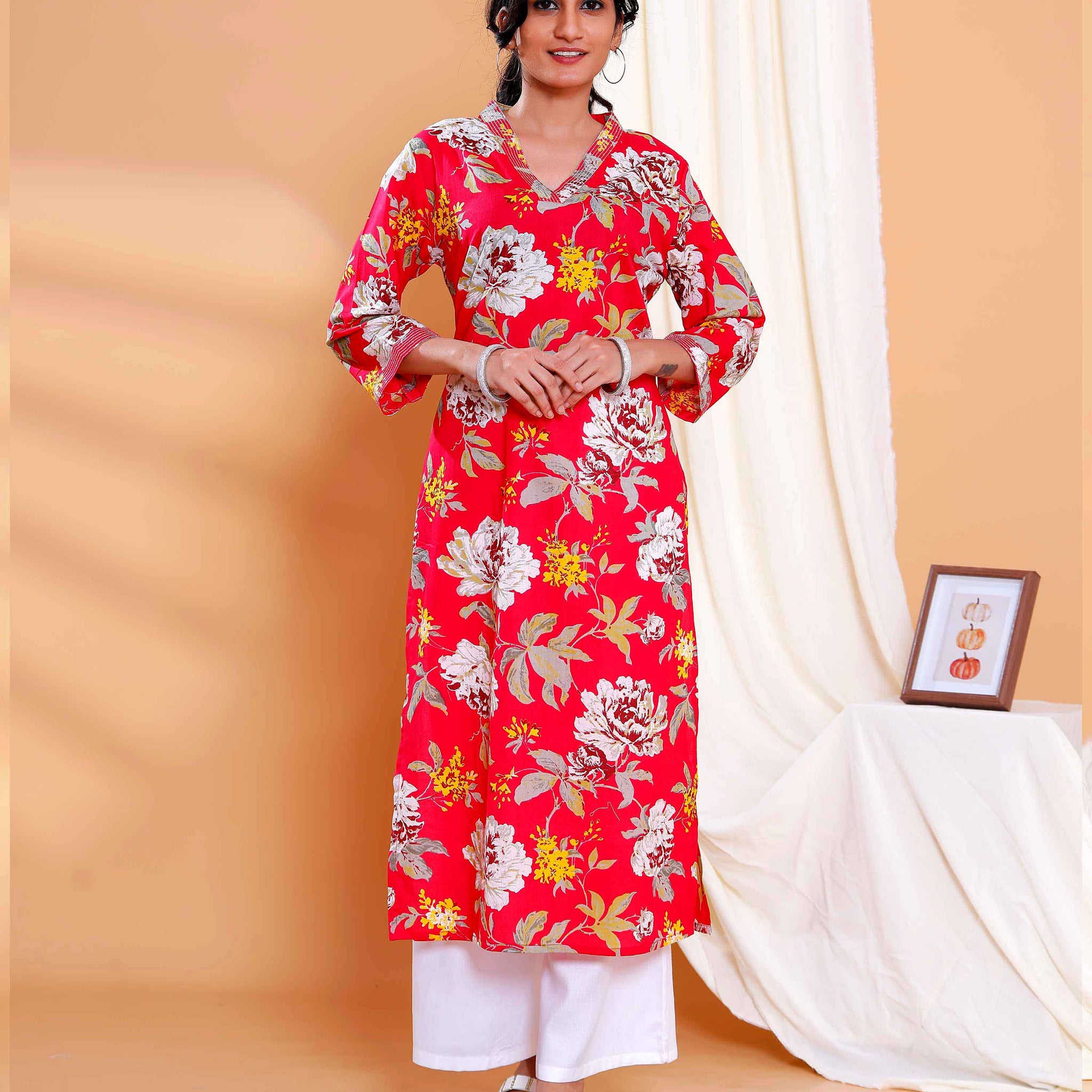 Print Straight Kurta with V-Neck and 3/4th Sleeves - Red