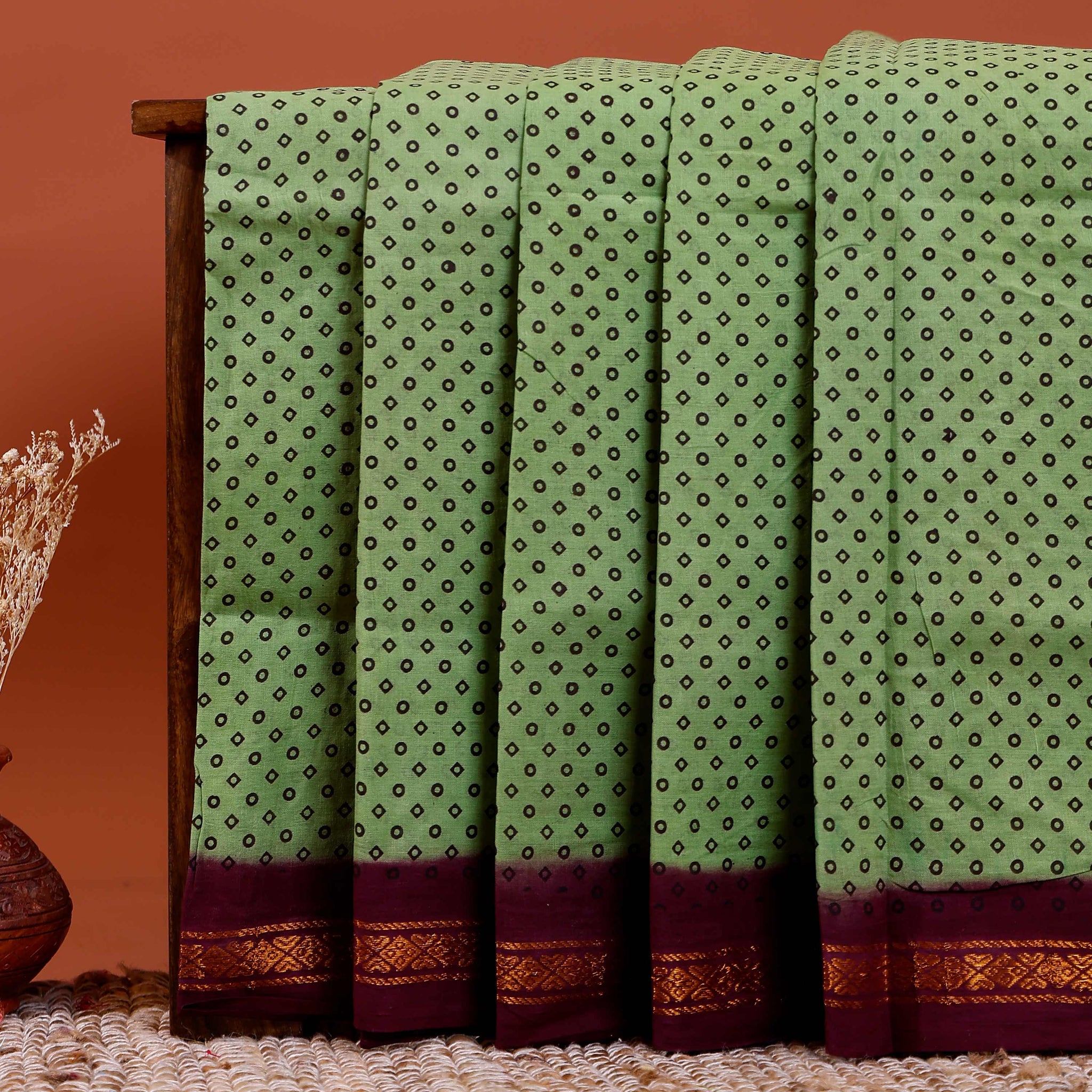 Elegant Sungudi Cotton Saree with Traditional Bandhani Inspired Print -  Green