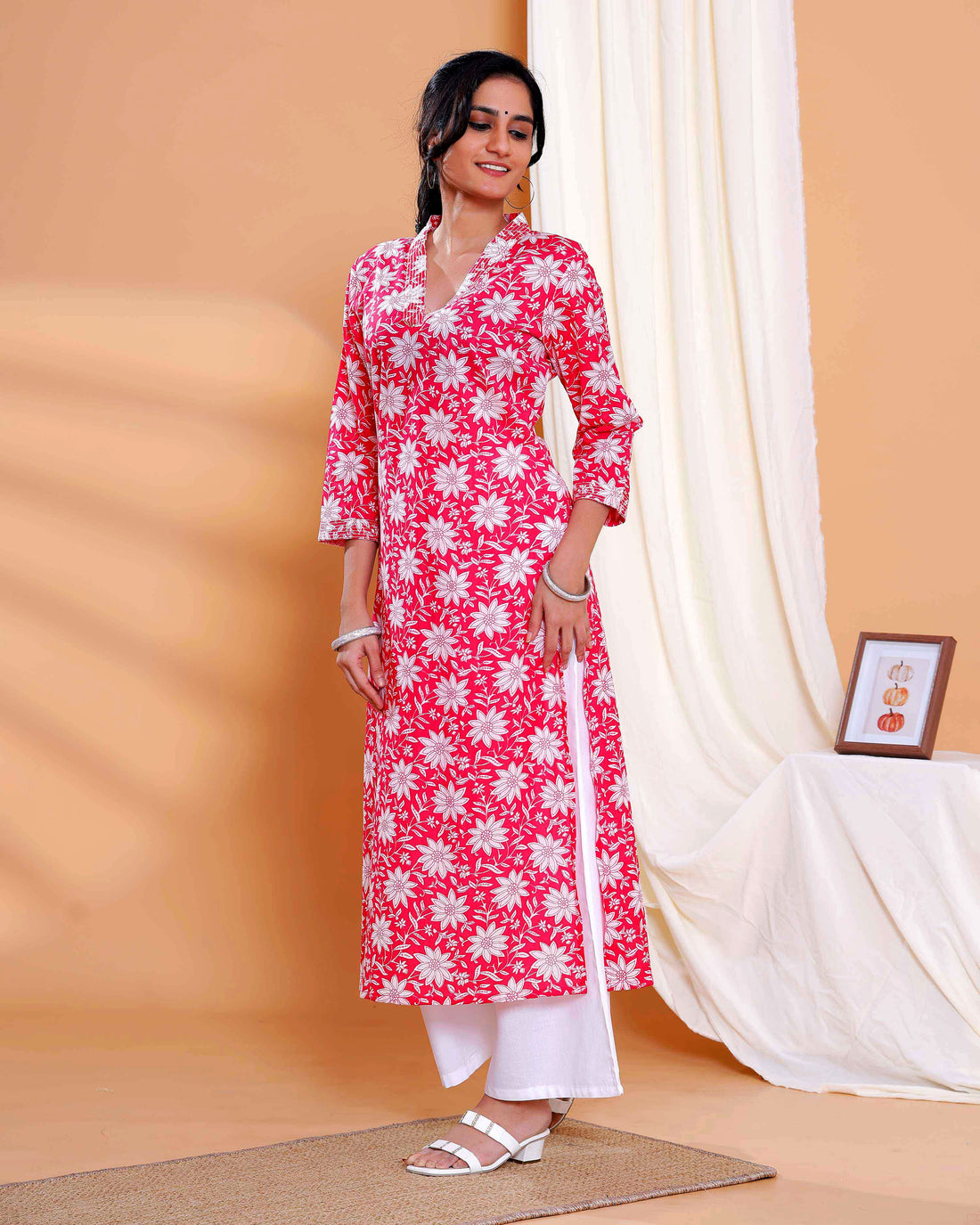 Floral Printed Straight Kurta with V-Neck and 3/4th Sleeves - Red