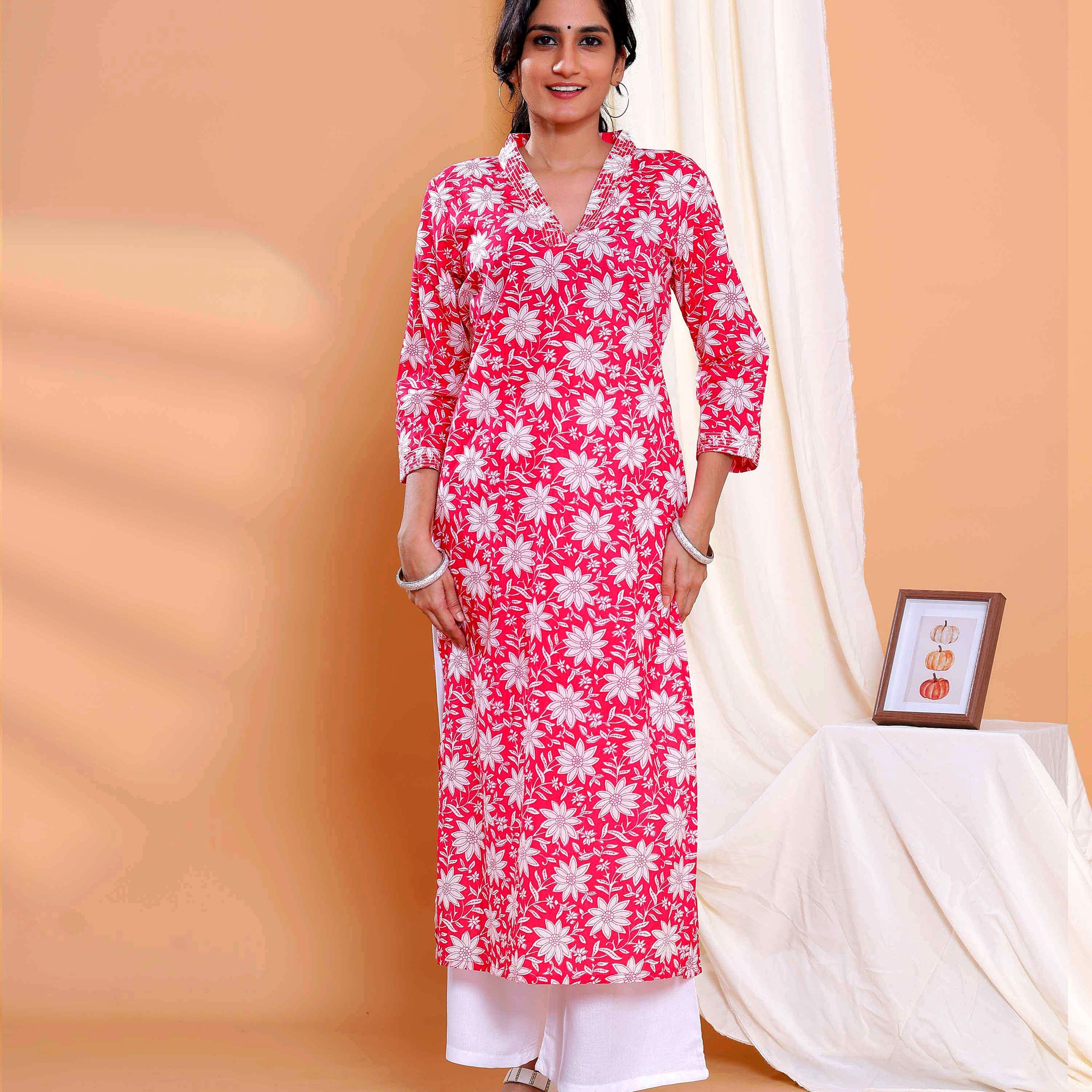 Floral Printed Straight Kurta with V-Neck and 3/4th Sleeves - Red