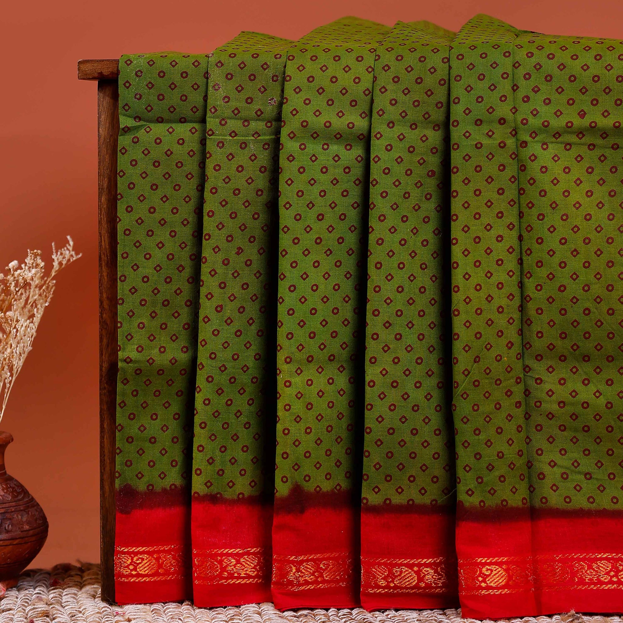 Elegant Sungudi Cotton Saree with Traditional Bandhani Inspired Print -  Green